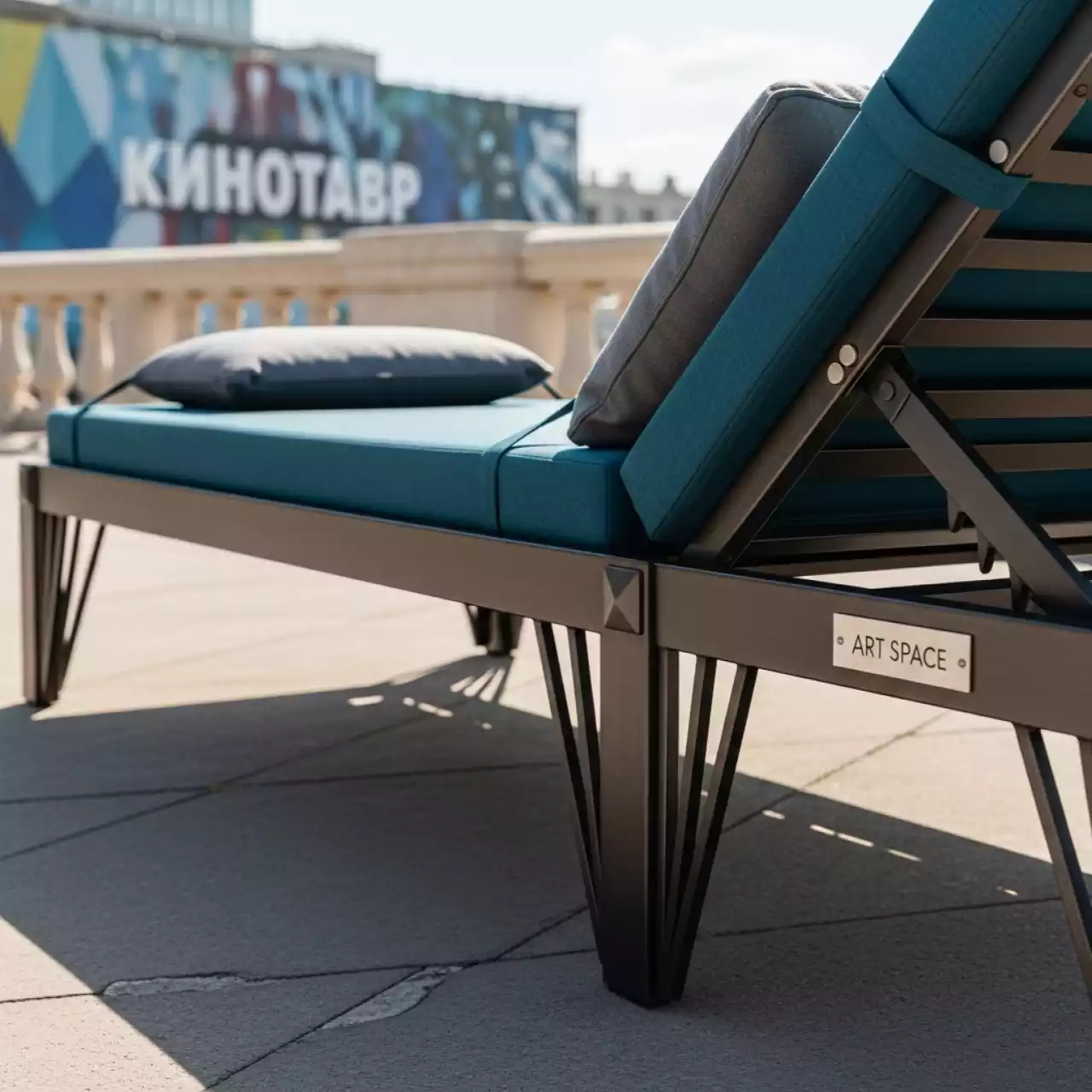 Аренда Шезлонг металлический Konnor в Ледовом дворце «Айсберг» — ART SPACE