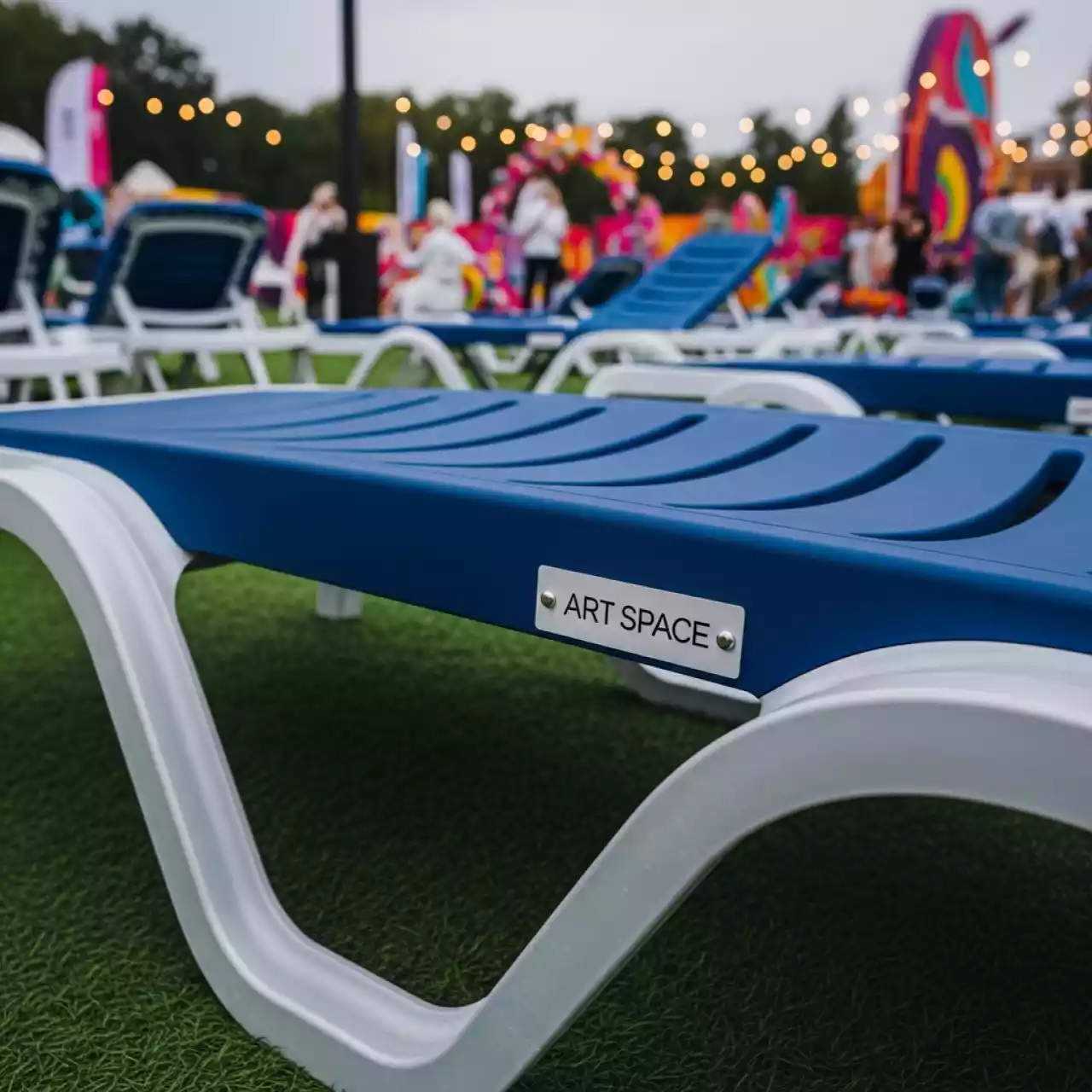 Аренда Шезлонг пластиковый California Sun bed в City Park Hotel Sochi — ART SPACE