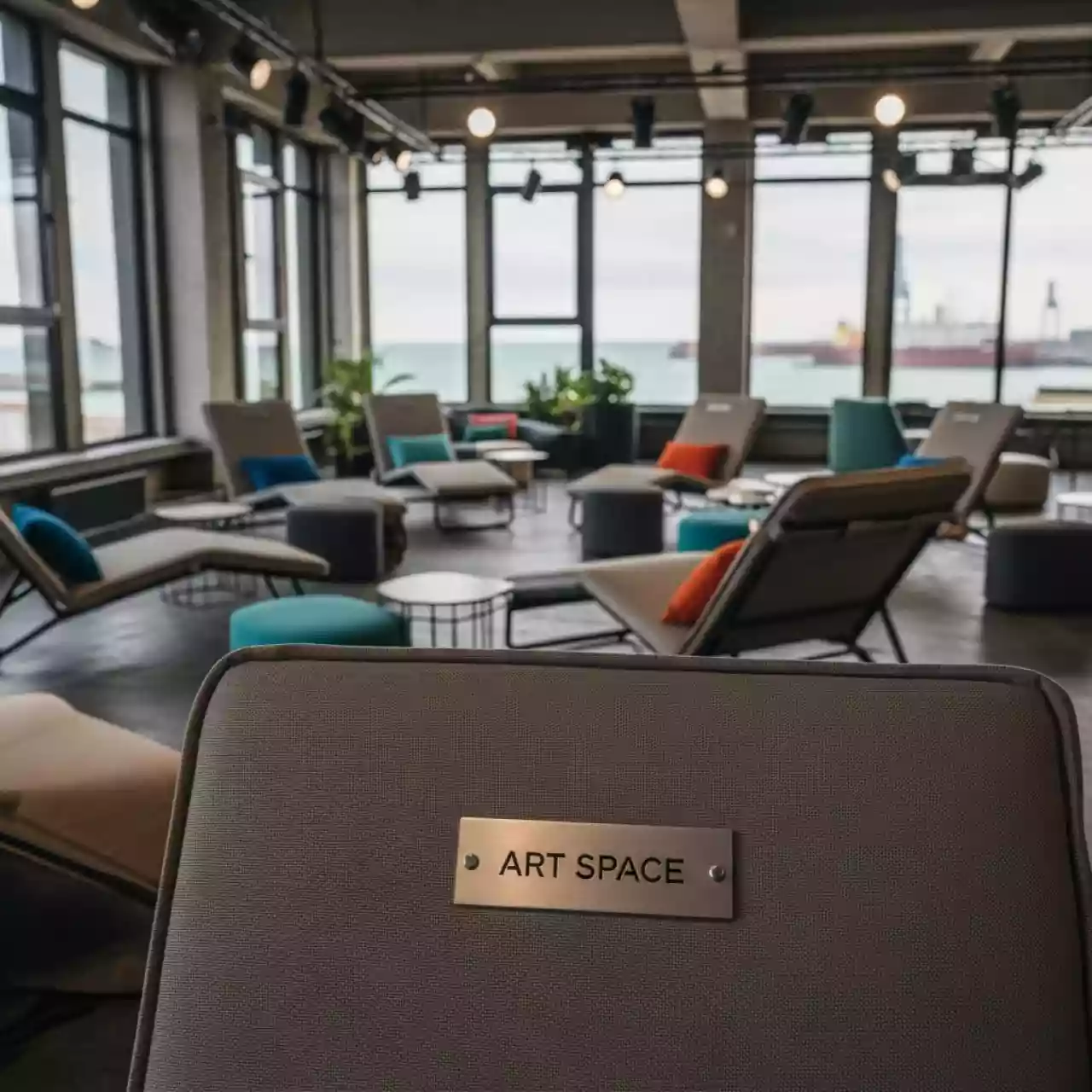 Аренда Шезлонг складной Green Glade М6183 на территории Морпорта Сочи — ART SPACE