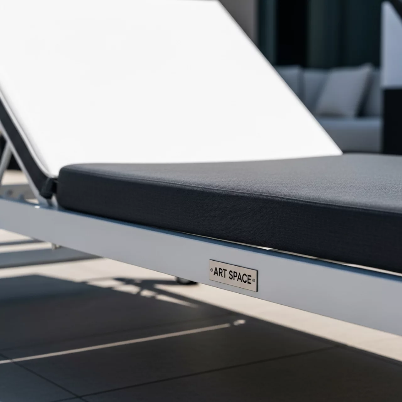 Аренда Шезлонг SOGNO S белый в Гранд Отель Сочи — ART SPACE