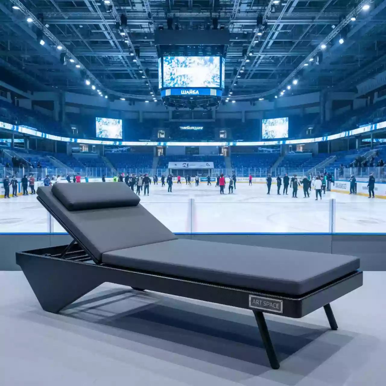 Аренда Шезлонг SOGNO S каркас темно серый карбон серый текстилен подушка антрацит в ледовой арене «Шайба» — ART SPACE