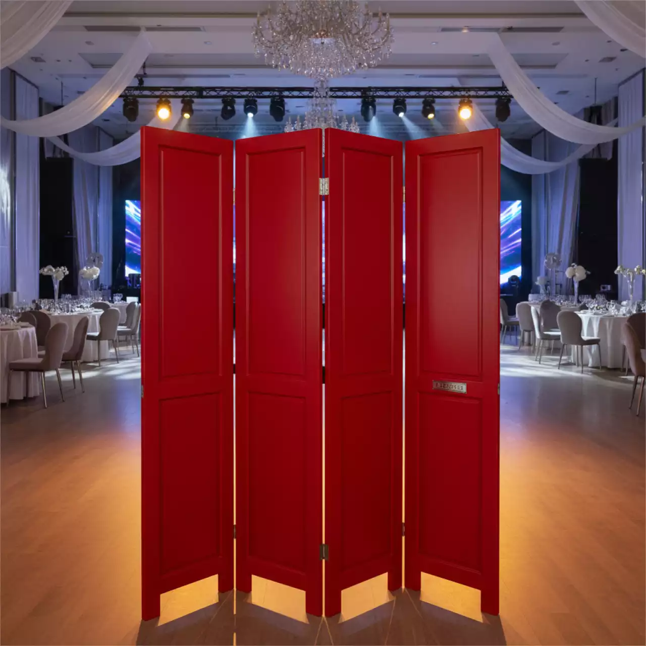 Аренда Ширма деревянная красная 2х2 м в City Park Hotel Sochi — ART SPACE