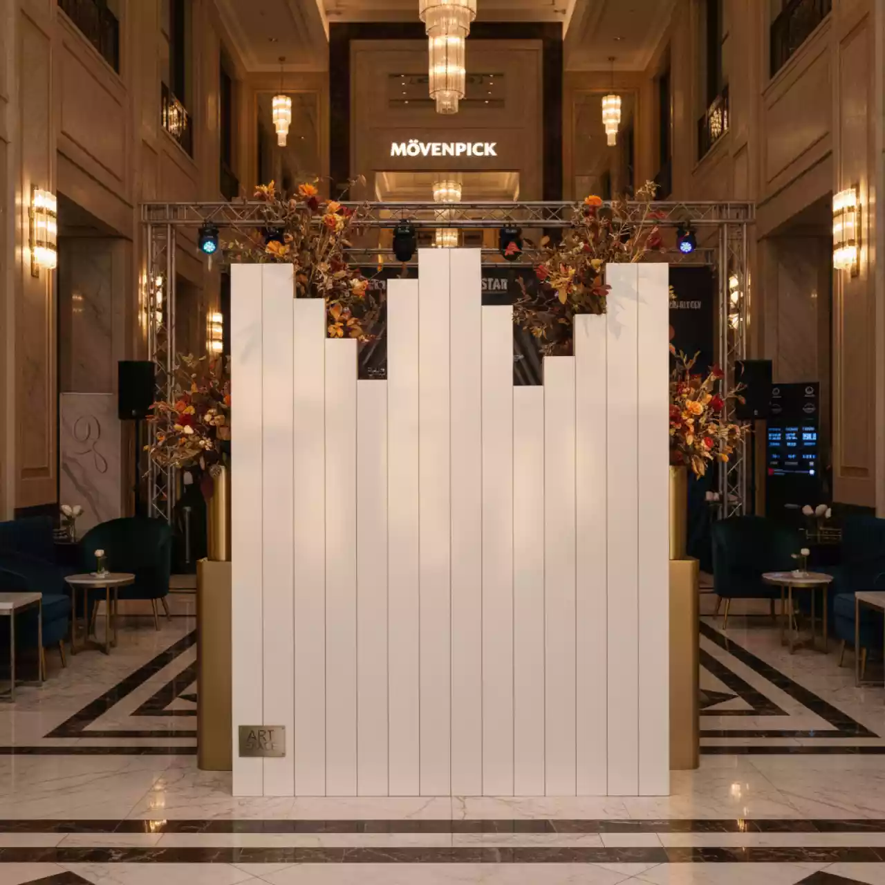 Аренда Ширма деревянная молочная вагонка 3х2 м в Mövenpick Hotel — ART SPACE