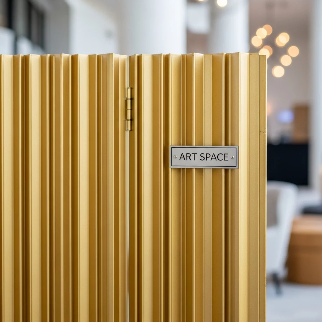 Аренда Ширма Fold Gold золотая в Mövenpick Hotel — ART SPACE