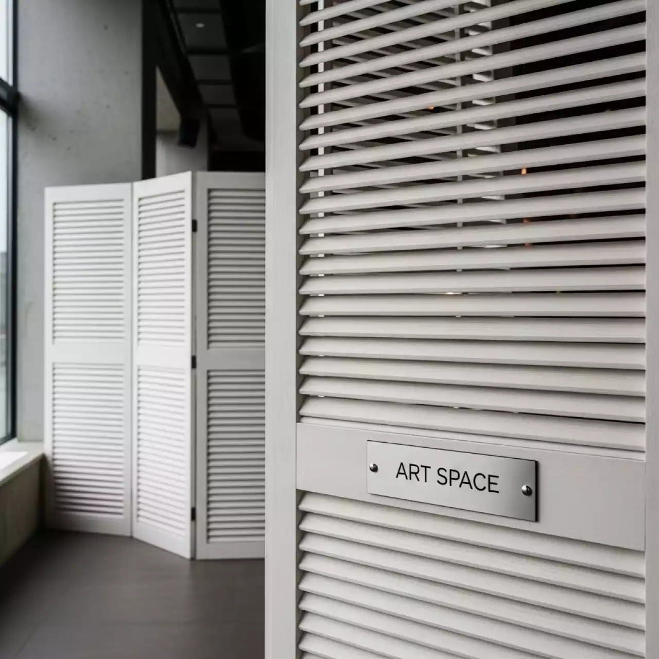 Аренда Ширмы деревянные белые в ресторане «Voda» — ART SPACE