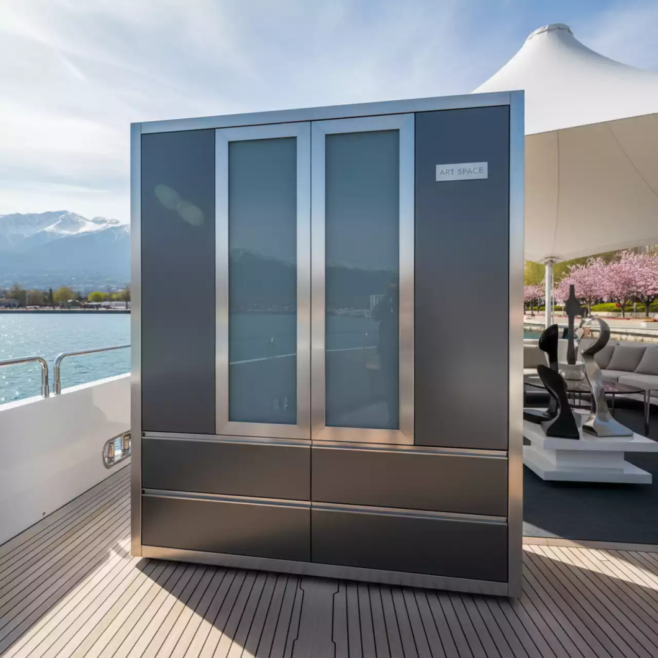 Аренда Шкаф для одежды металлический Практик LE LS 41 на VIP-яхте (Имеретинский порт) — ART SPACE