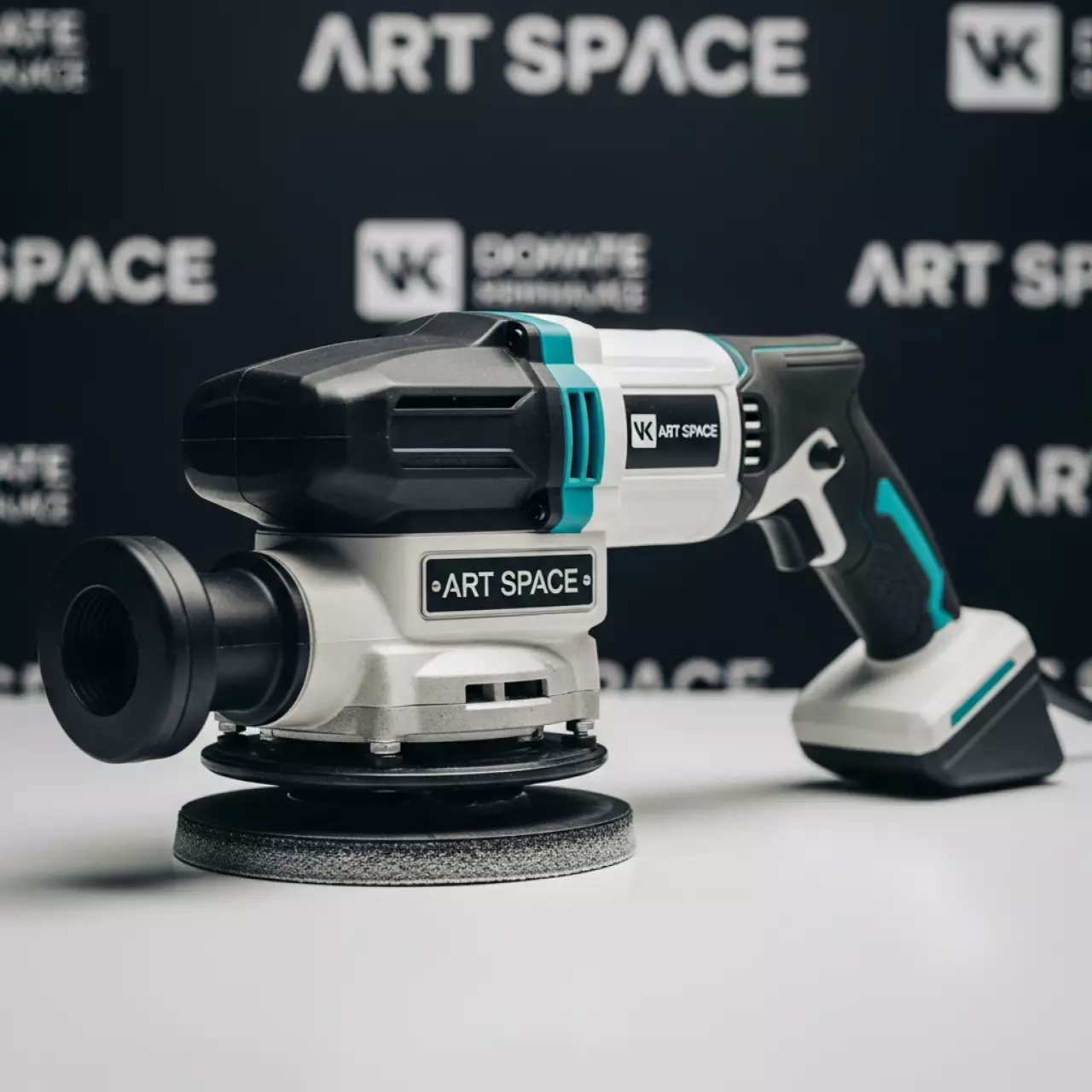 Аренда Шлифмашина эксцентриковая Makita BO5041 в Stella di Mosca — ART SPACE