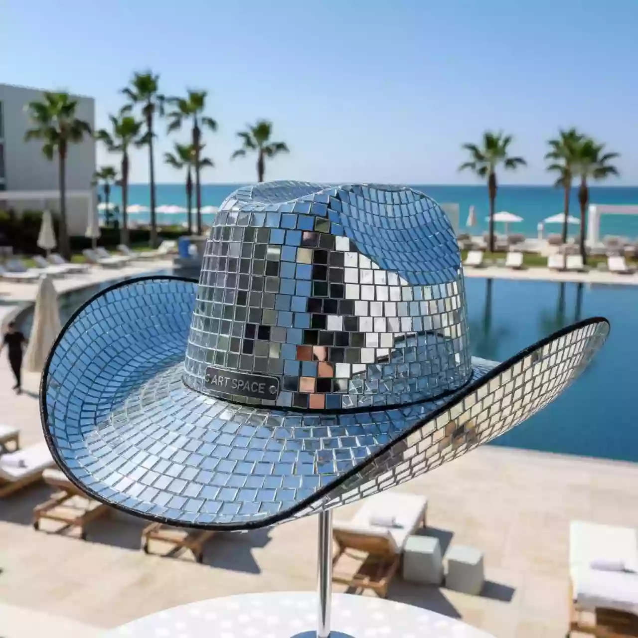 Аренда Шляпа ковбойская зеркальная в санатории «Русь» — ART SPACE