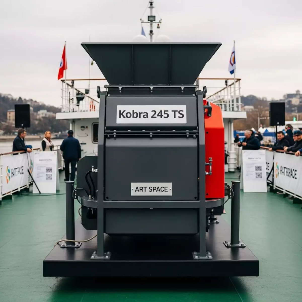Аренда Шредер Kobra 245 TS C4 E S 3,9x40 мм на теплоходе «Дагомыс» — ART SPACE