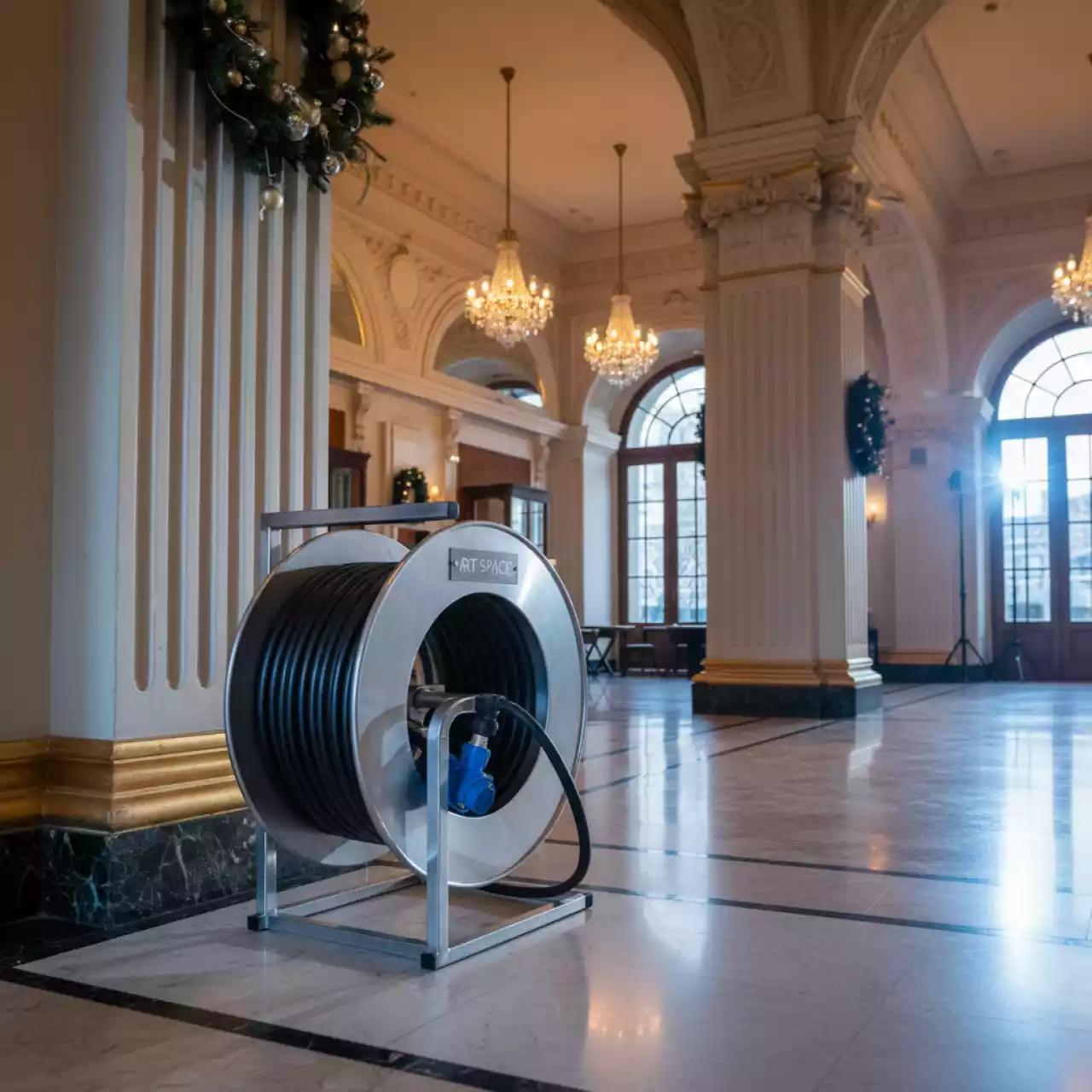 Аренда Силовой кабель 32 А 220 В 30 м в Mövenpick Hotel — ART SPACE