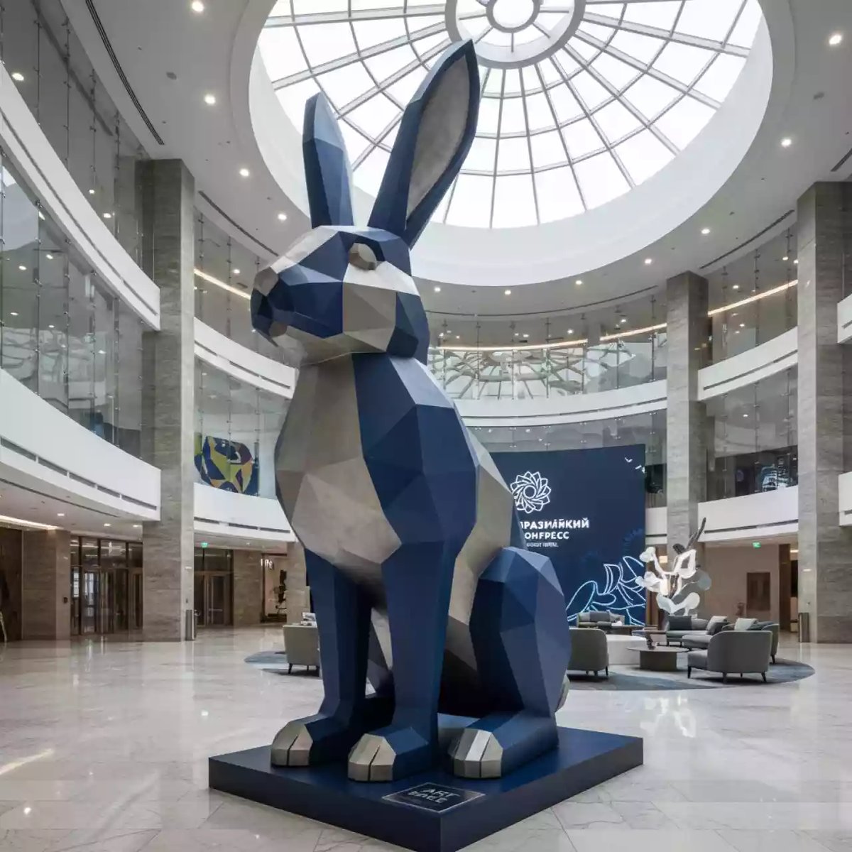 Аренда Символ года кролик в Cosmos Sochi Hotel — ART SPACE