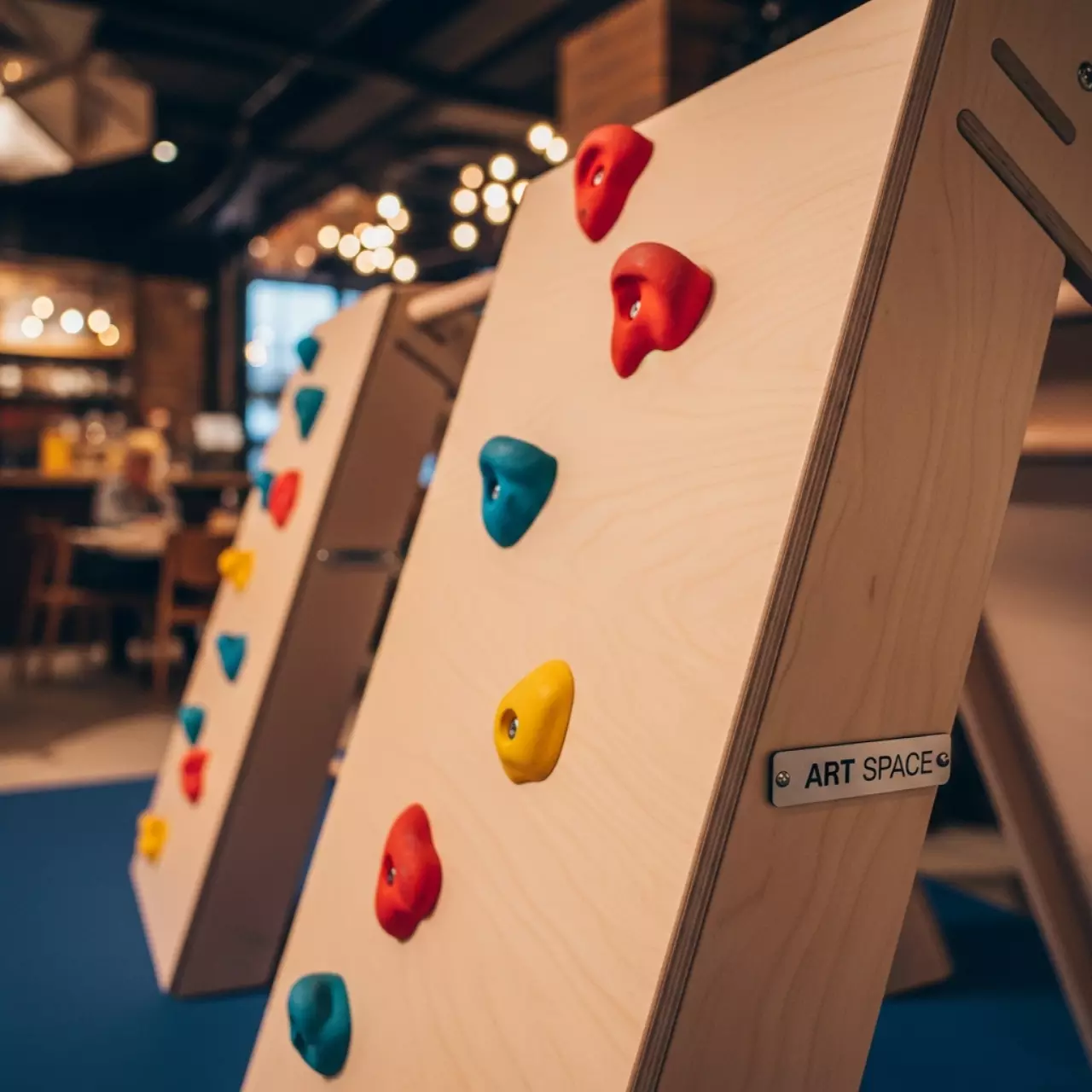 Аренда Скалодром аттракцион деревянный двухполосный в ресторане «Brunello» — ART SPACE