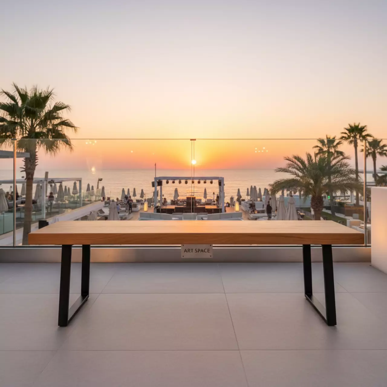 Аренда Скамья деревянная Officina Bench 120 в пляжном клубе Del Mar — ART SPACE