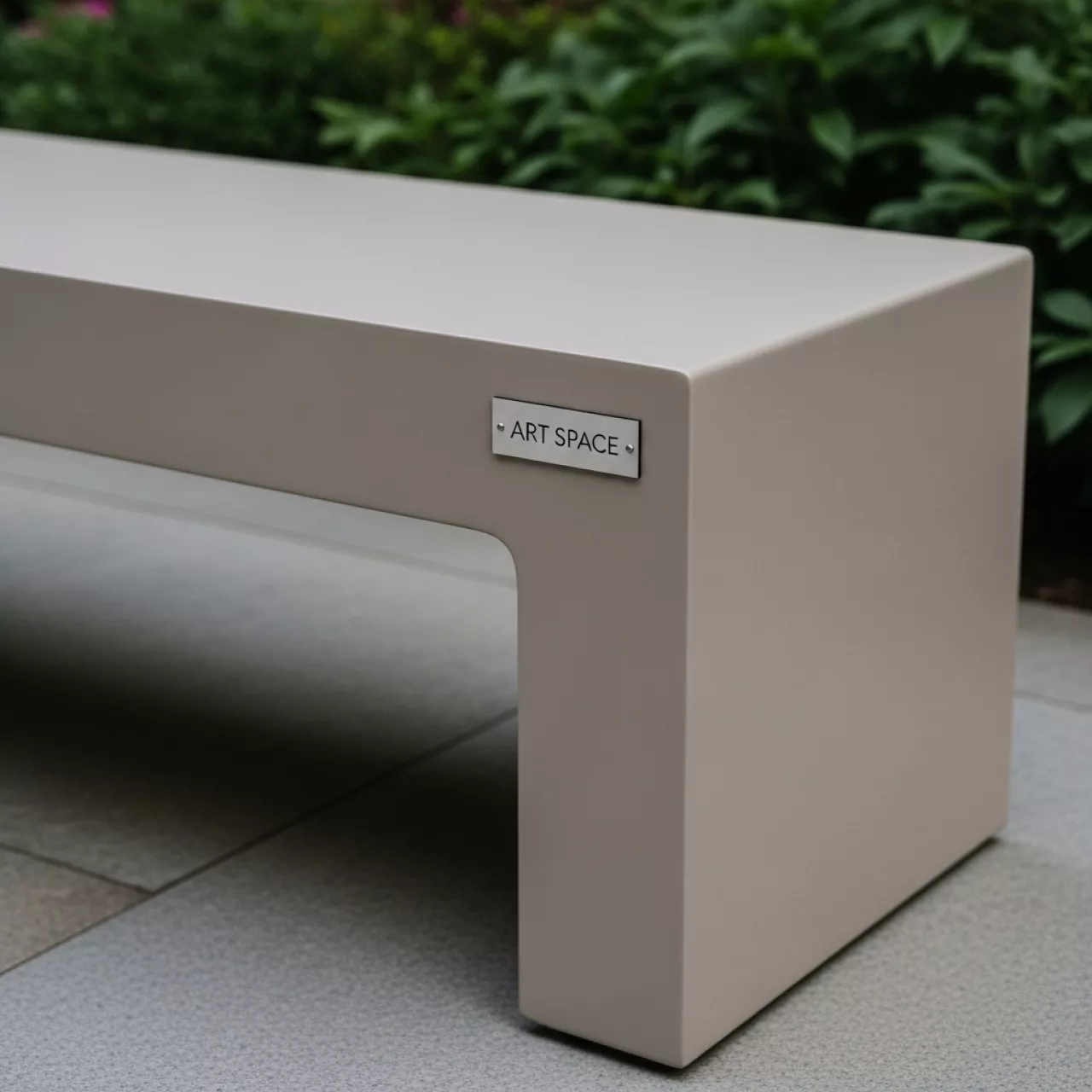 Аренда Скамья прямая Flow RAL 7036 серо бежевый в Rodina Grand Hotel & SPA — ART SPACE