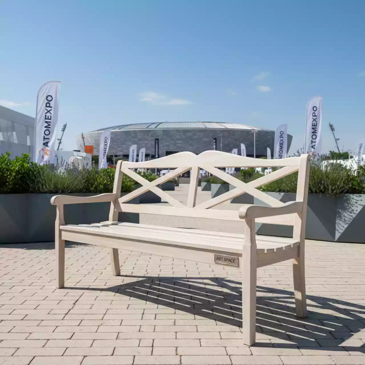 Аренда Скамейка деревянная Прованс на арене «Фишт» — ART SPACE
