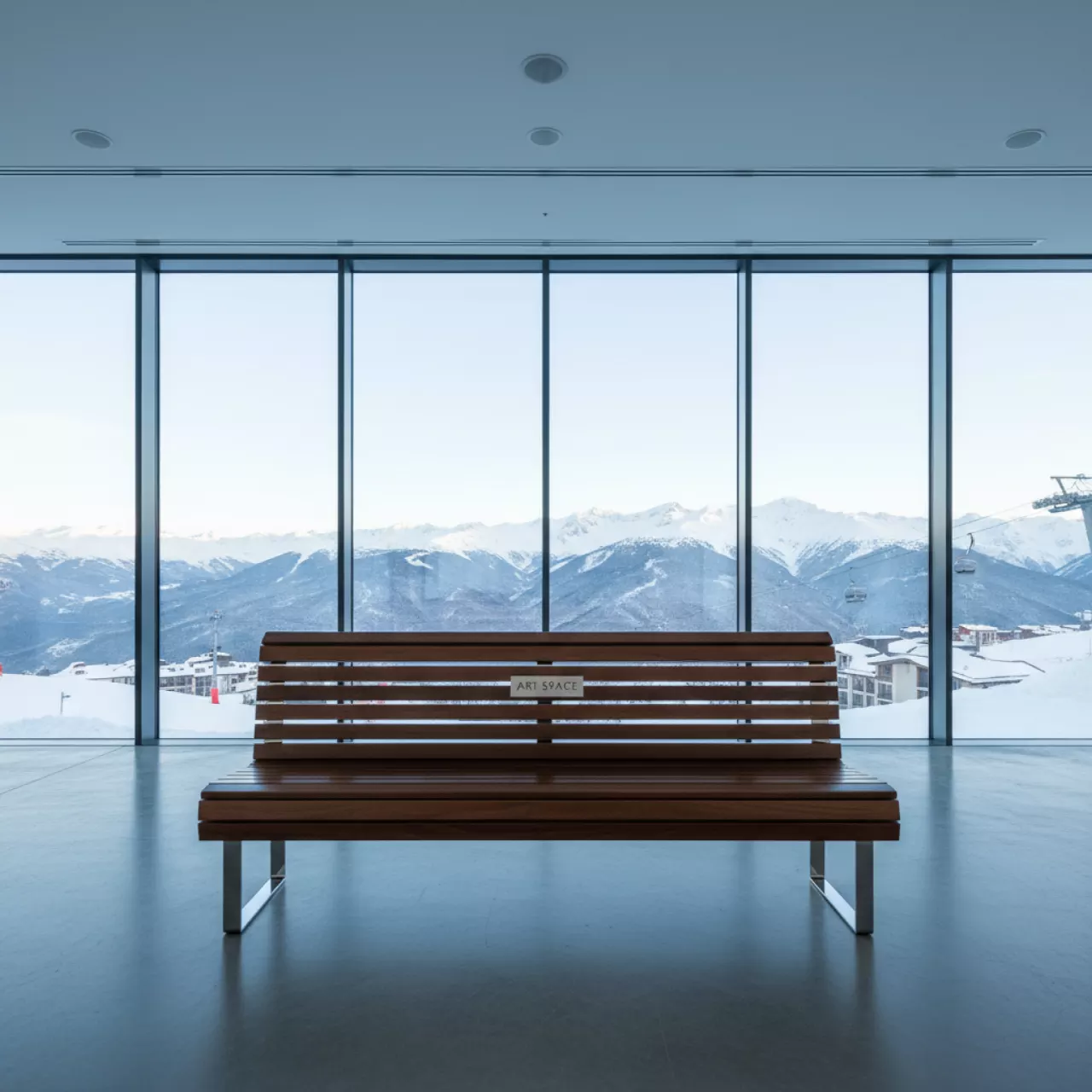 Аренда Скамейка реечная с регулируемыми ножками 1200х300 мм на курорте «Газпром» (Альпика) — ART SPACE