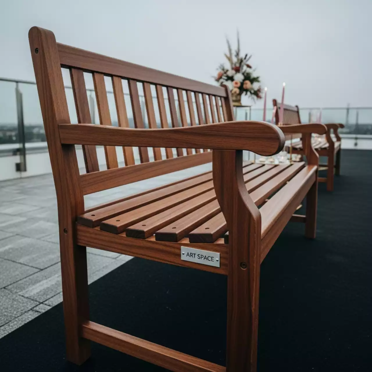 Аренда Скамейка садовая Newtonica Java 1006 180 см в Sport Inn Hotel & Wellness — ART SPACE