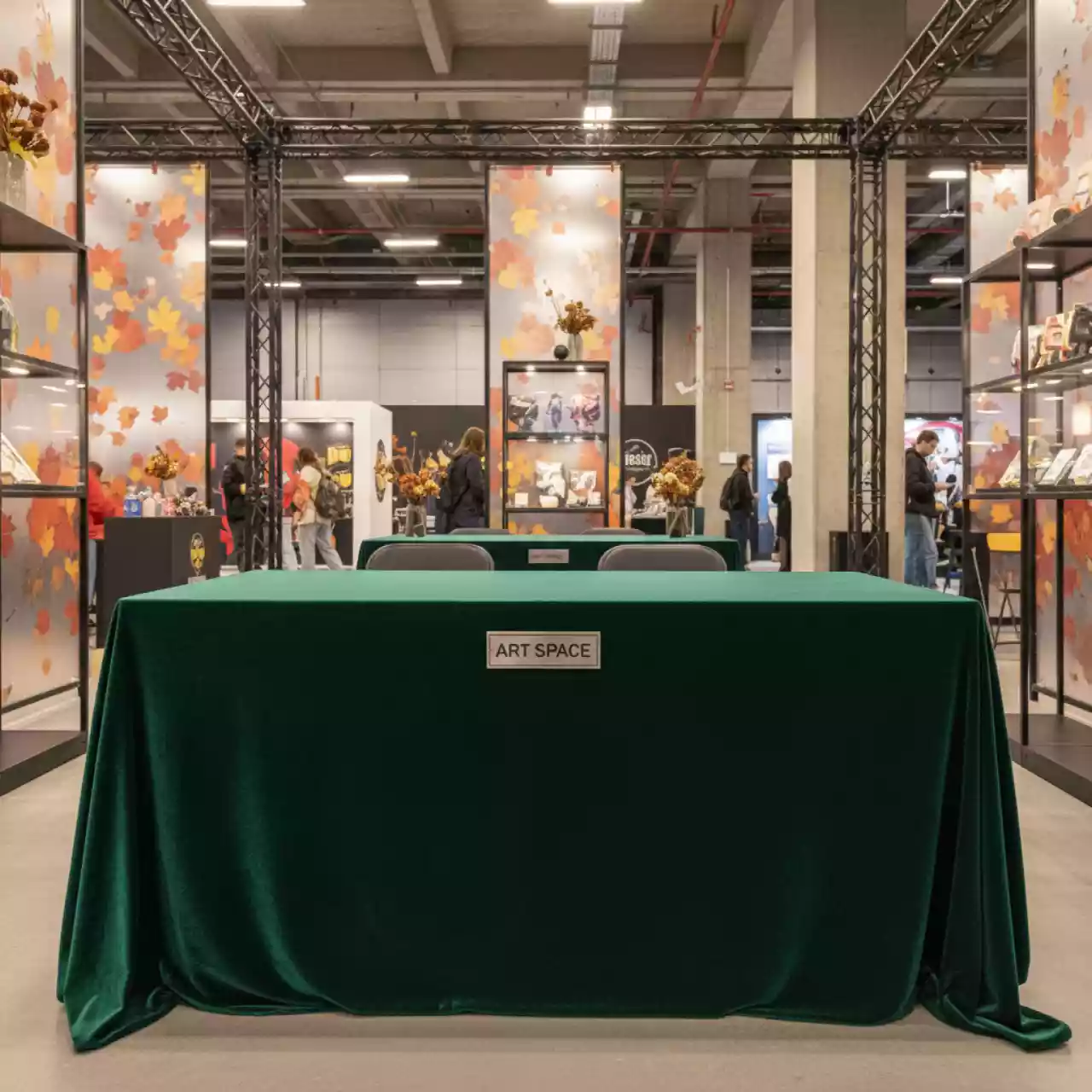 Аренда Скатерть бархатная прямоугольная ИЛЕР зелёная на Сочи Автодроме — ART SPACE