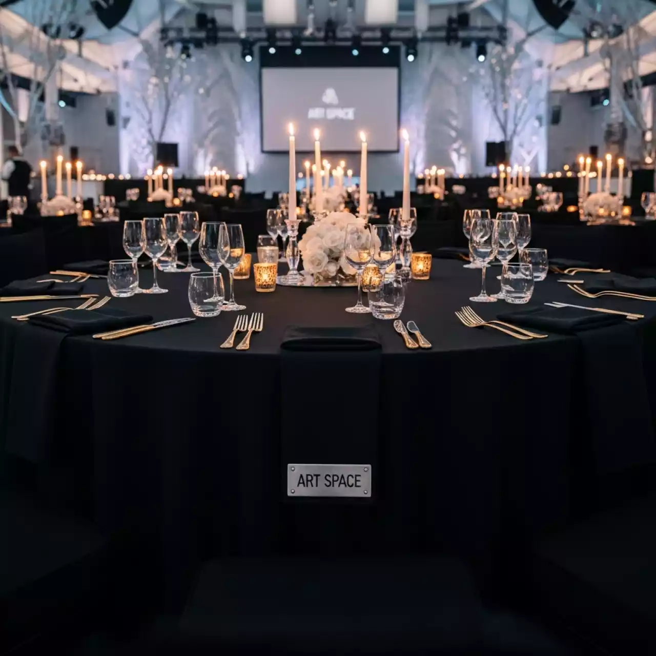 Аренда Скатерть черная Ø 330 см в пляжном клубе Del Mar — ART SPACE