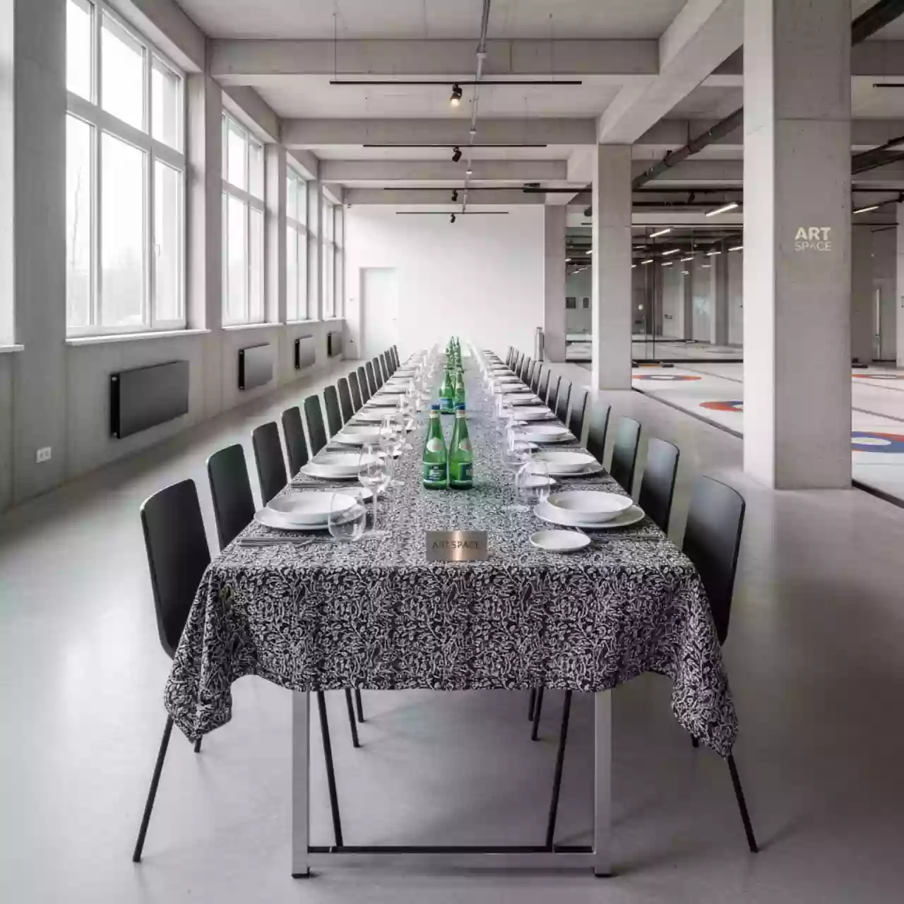 Аренда Скатерть черно белая в Керлинговом центре «Ледяной куб» — ART SPACE