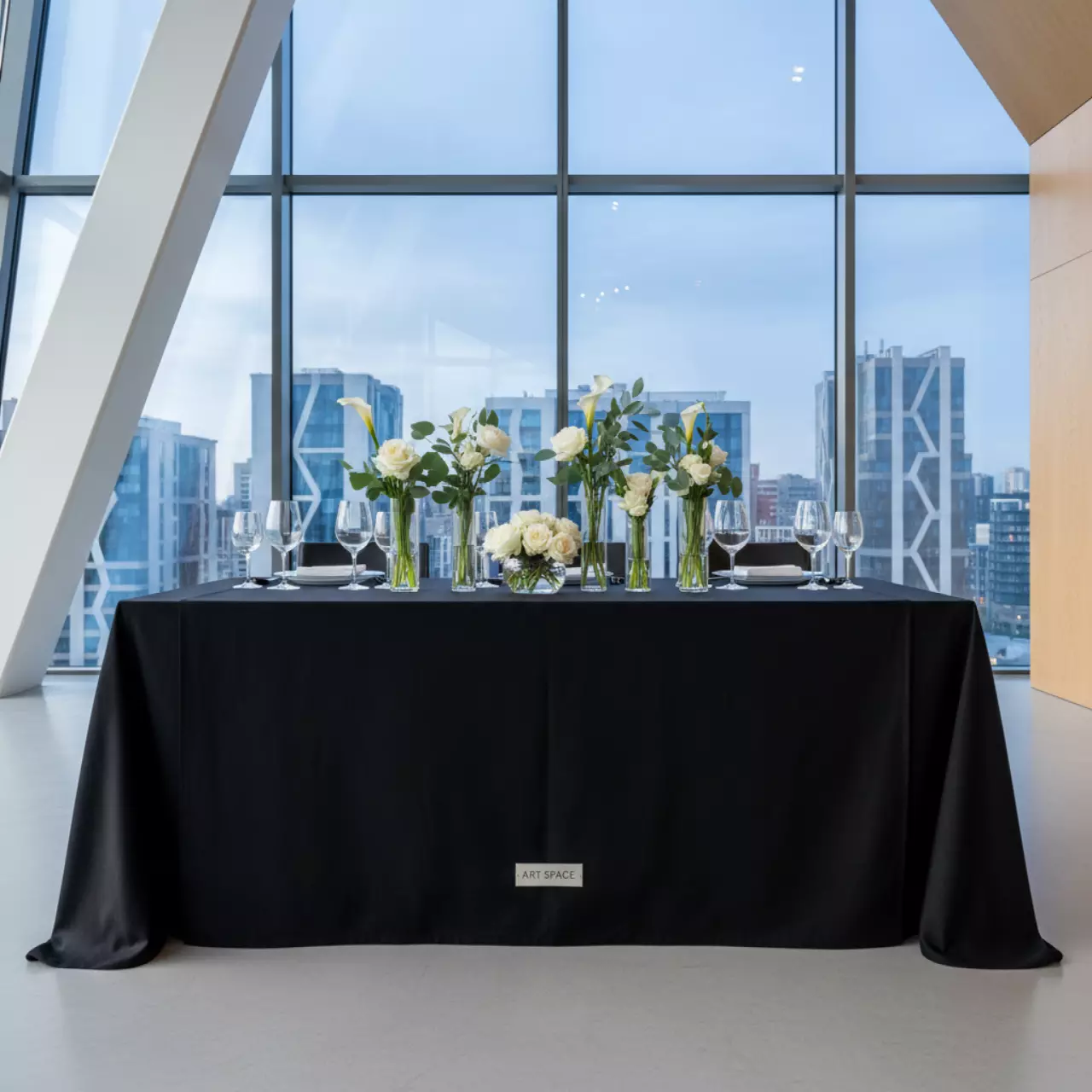 Аренда Скатерть черного цвета 3,2х2,25 м евроугол в Gamma Sirius — ART SPACE