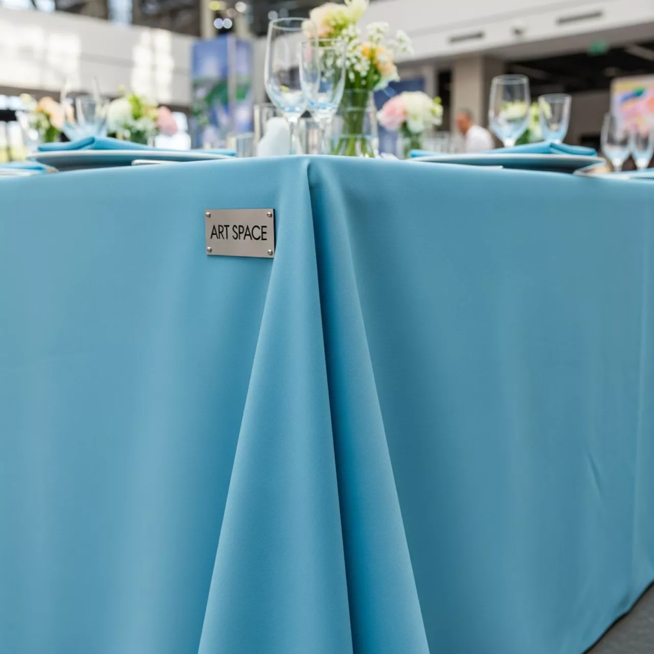 Аренда Скатерть голубого цвета стандартный угол 3,2х2,25 м в Сириус Арене — ART SPACE