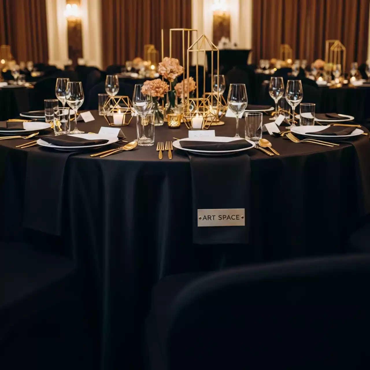 Аренда Скатерть круглая 3,2 м черная сатин в Radisson Hotel Rosa Khutor — ART SPACE