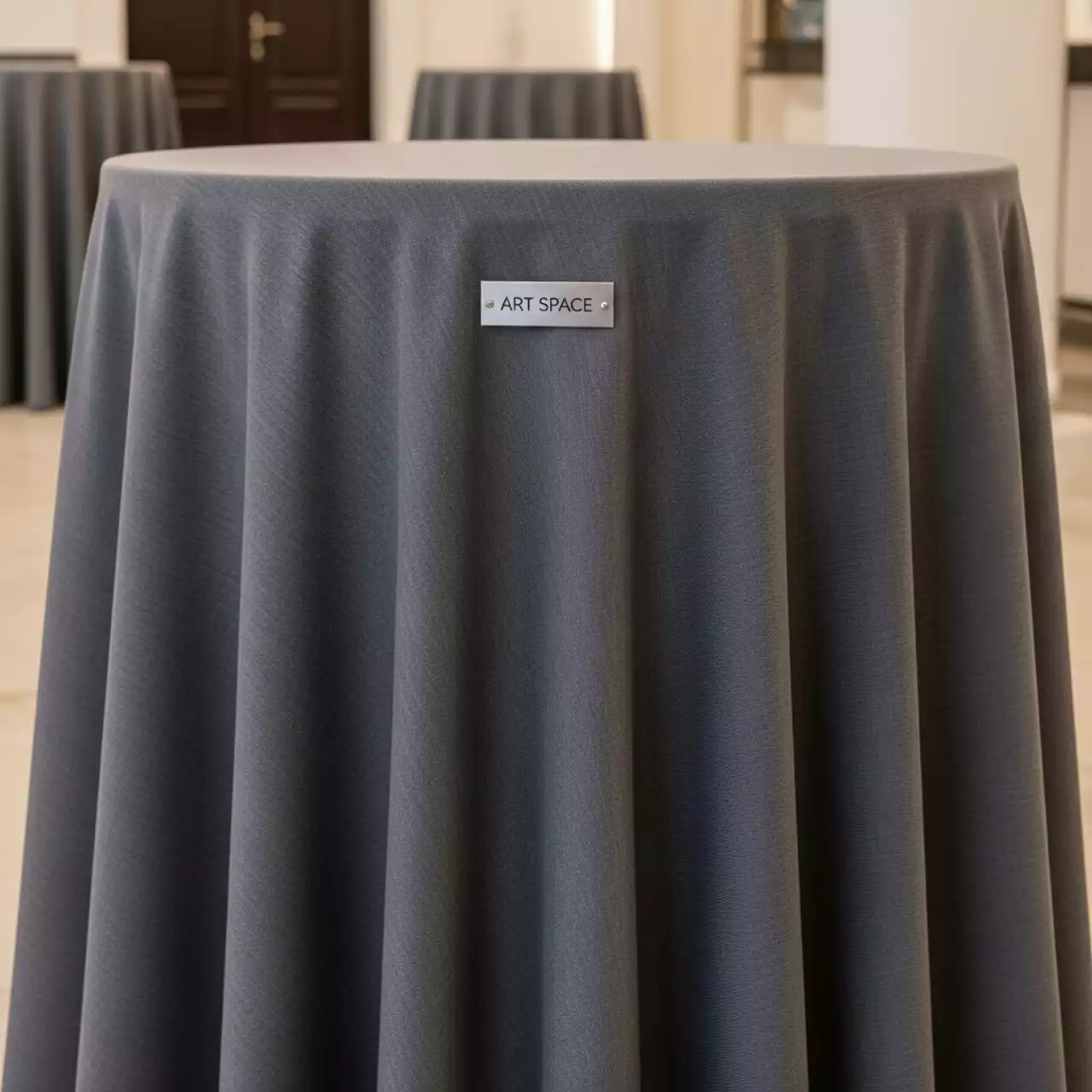 Аренда Скатерть круглая 3,2 м серая R4E 00335 на вилле «Анна» — ART SPACE