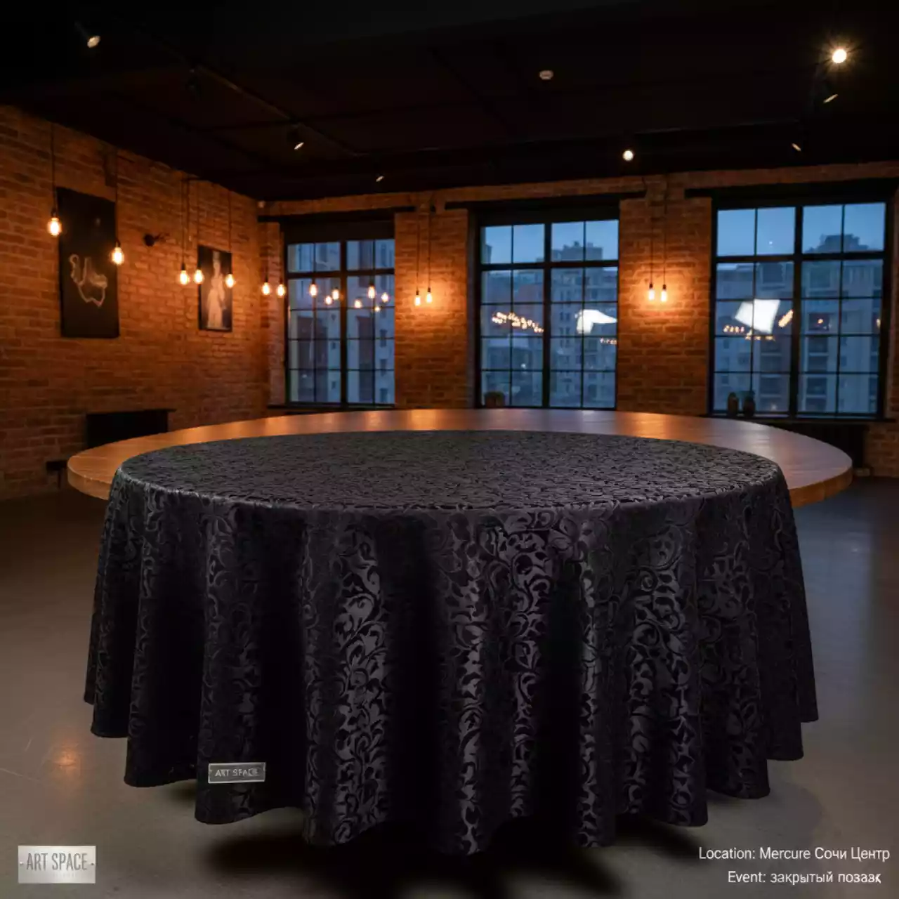 Аренда Скатерть круглая 3 м черная Жаккард в Mercure Сочи Центр — ART SPACE