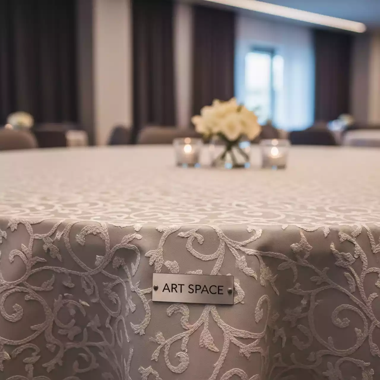 Аренда Скатерть круглая 3 м Ричард слоновая кость вензель в Rodina Grand Hotel & SPA — ART SPACE