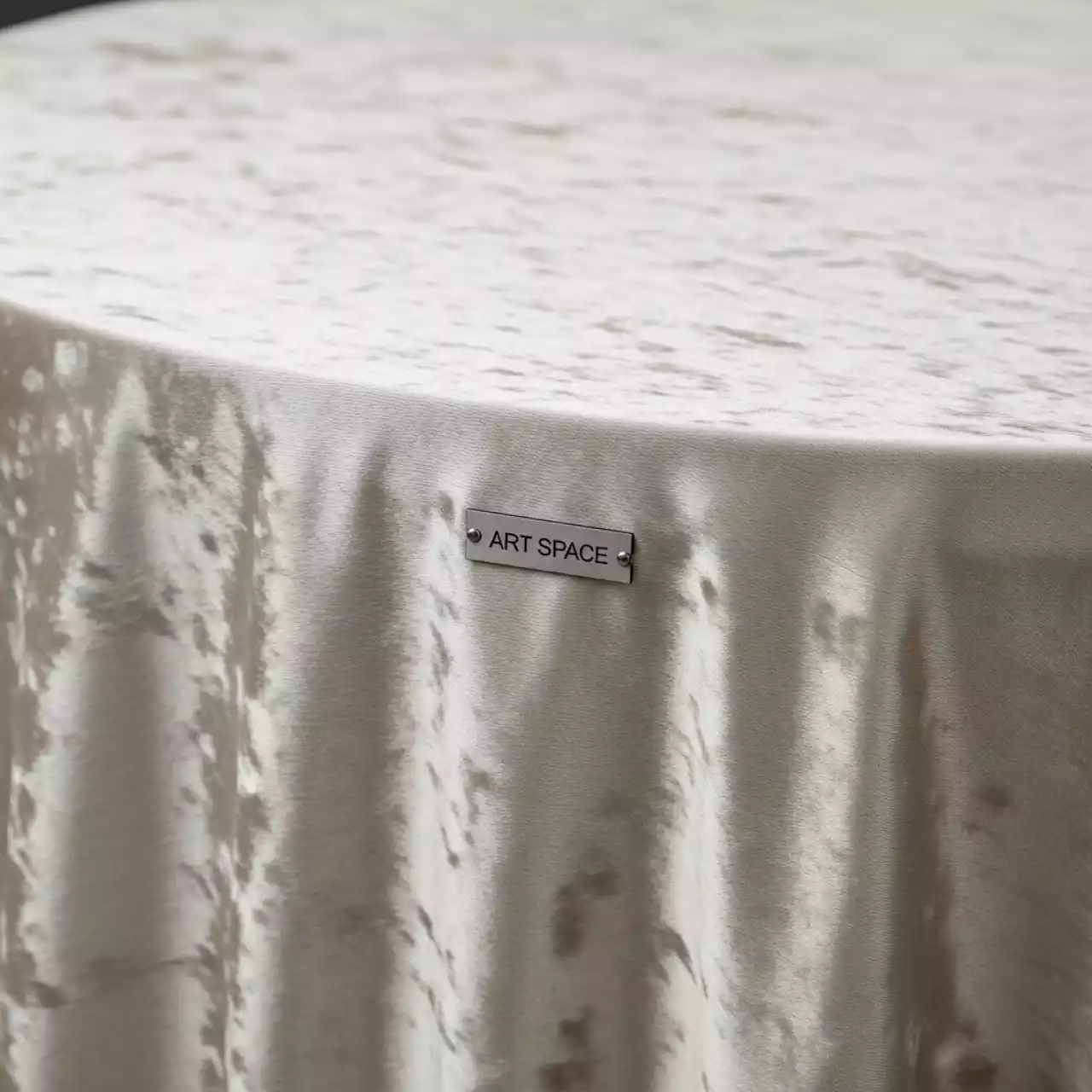 Аренда Скатерть круглая бархатная бесшовная Альт айвори в Gamma Sirius — ART SPACE