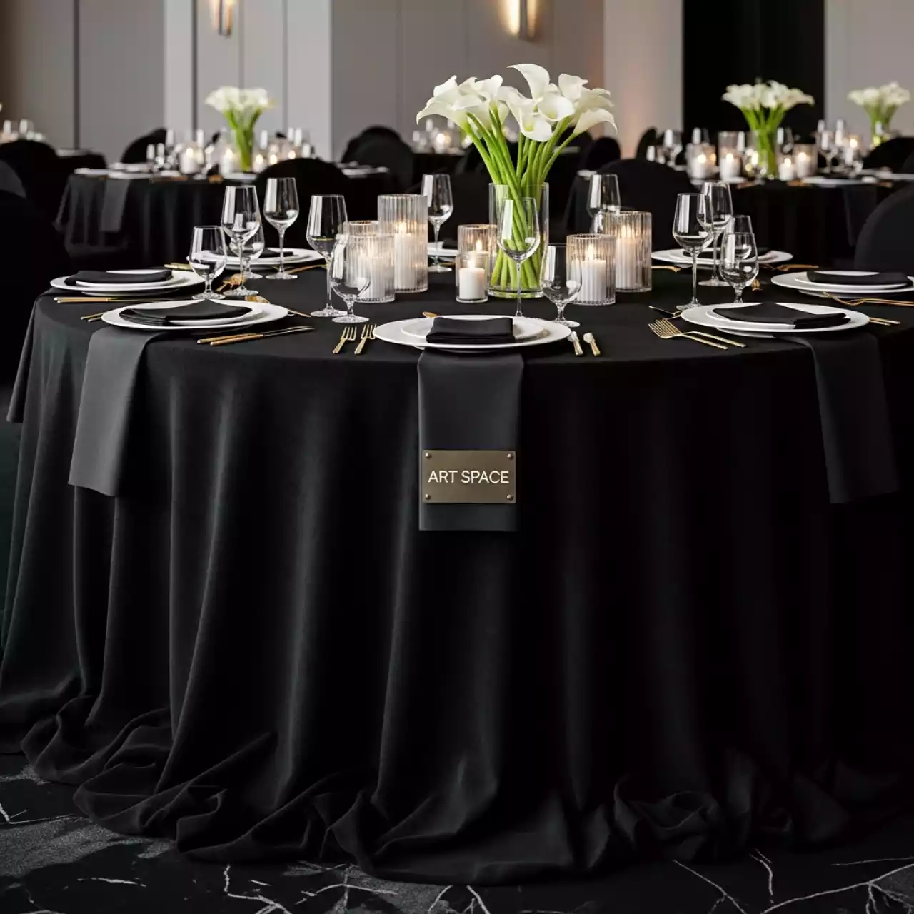 Аренда Скатерть круглая бархатная бесшовная Альт чёрная в Radisson Collection Paradise — ART SPACE