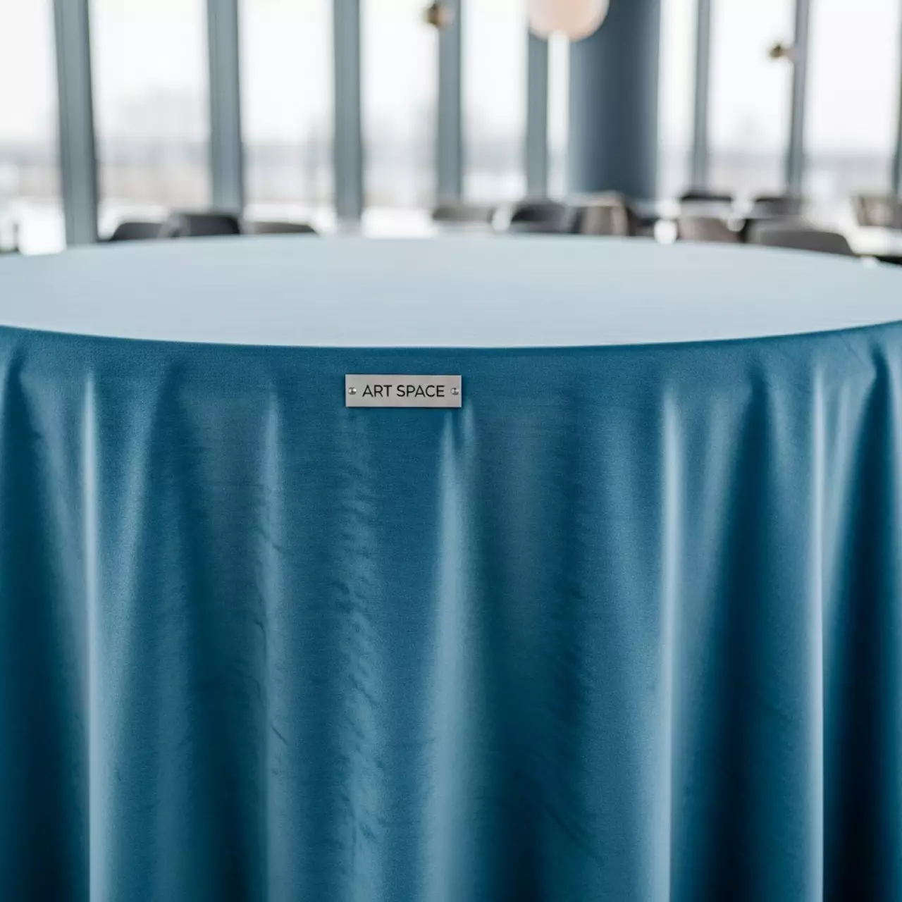 Аренда Скатерть круглая бархатная бесшовная Альт голубая в ресторане «Магадан» — ART SPACE