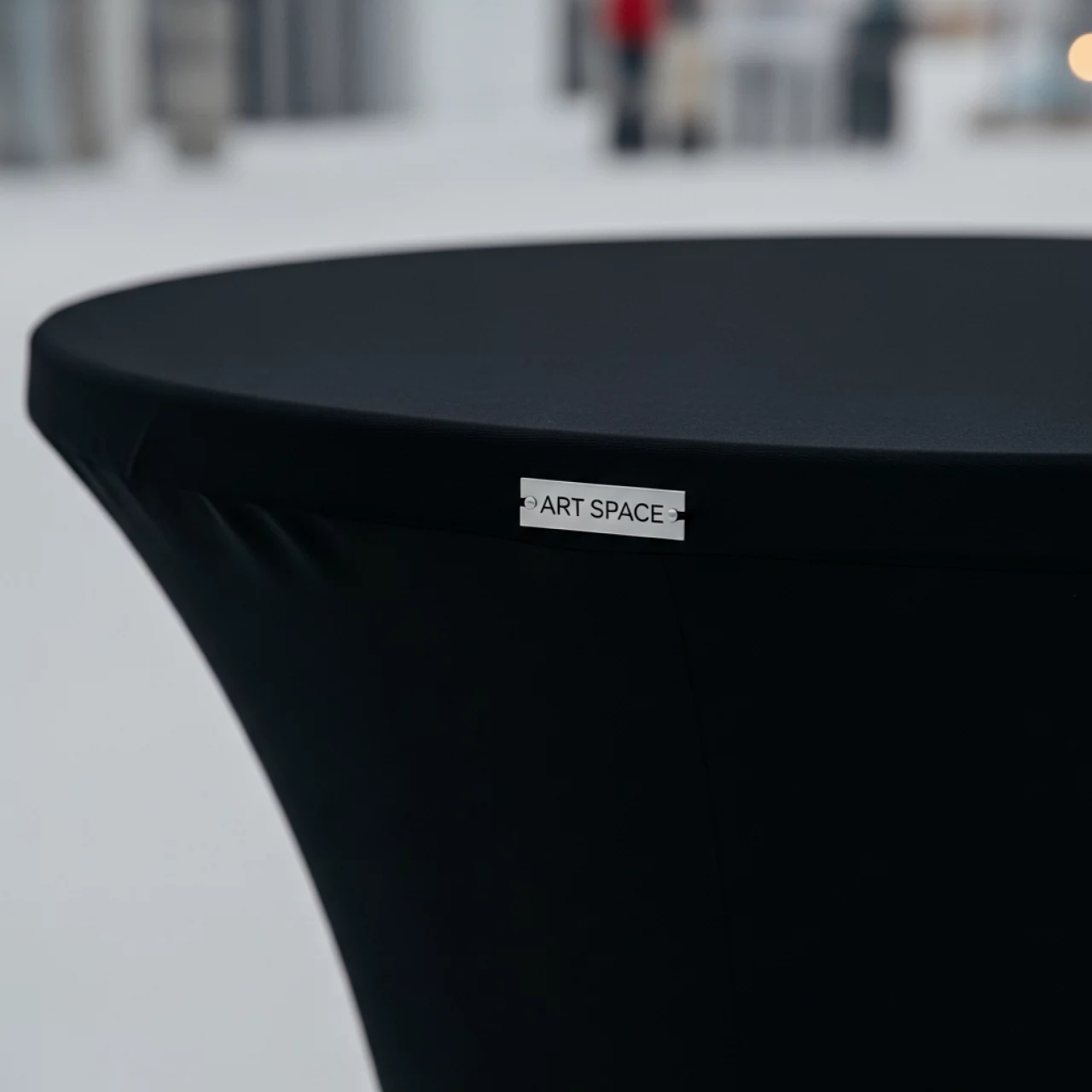 Аренда Скатерть круглая бархатная бесшовная черная Альт в усадьбе Голицына — ART SPACE