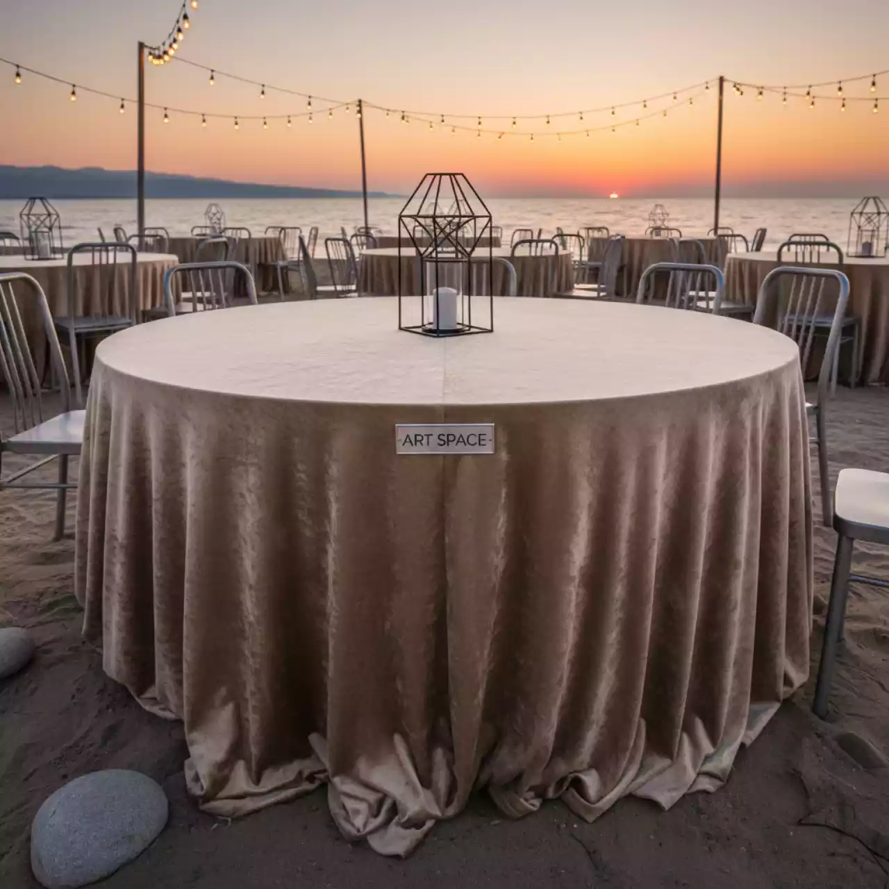 Аренда Скатерть круглая бархатная бежевая Альт на пляже «Ривьера» — ART SPACE