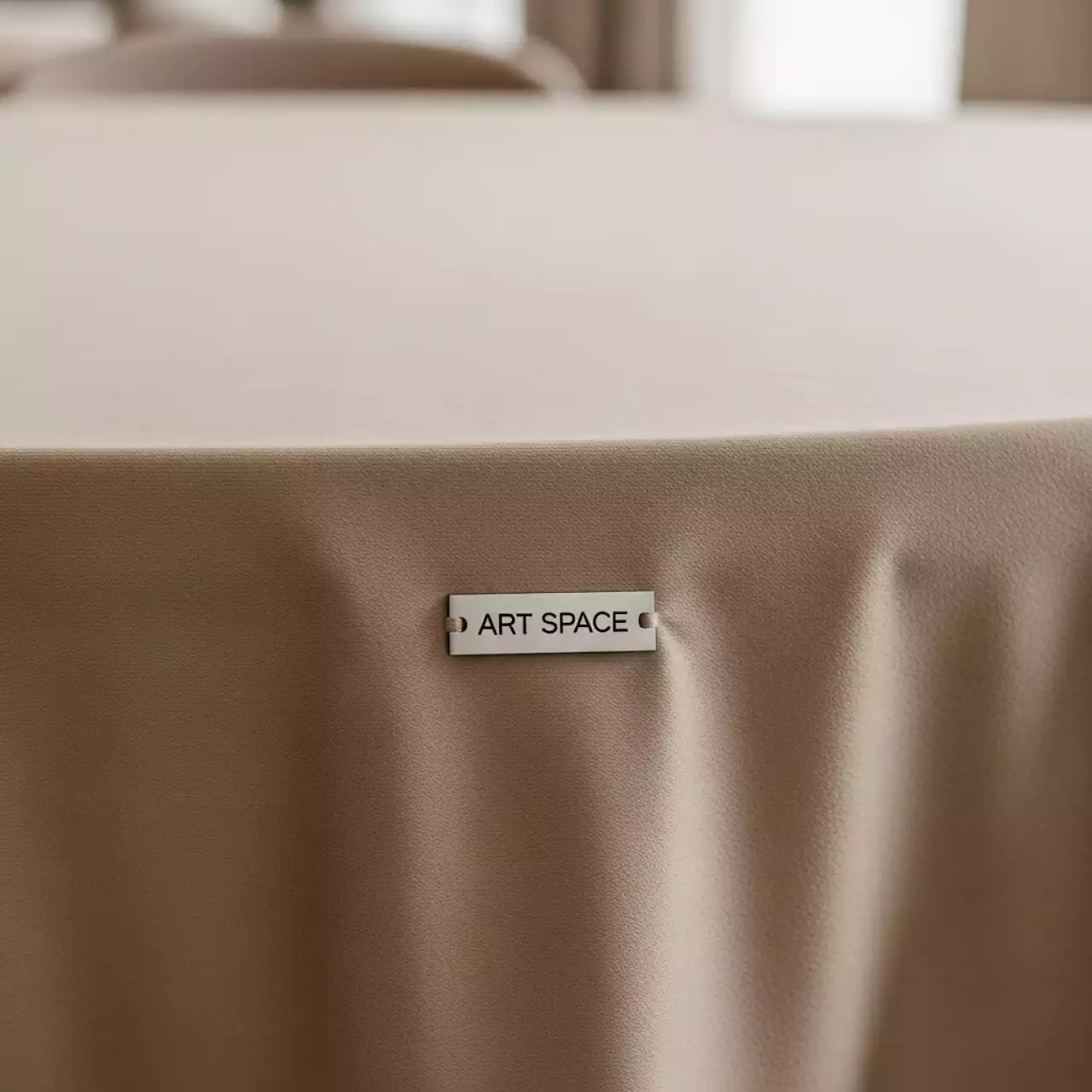 Аренда Скатерть круглая бархатная кокосовый раф диаметром 3,2 м в ресторане «Плакучая Ива» — ART SPACE