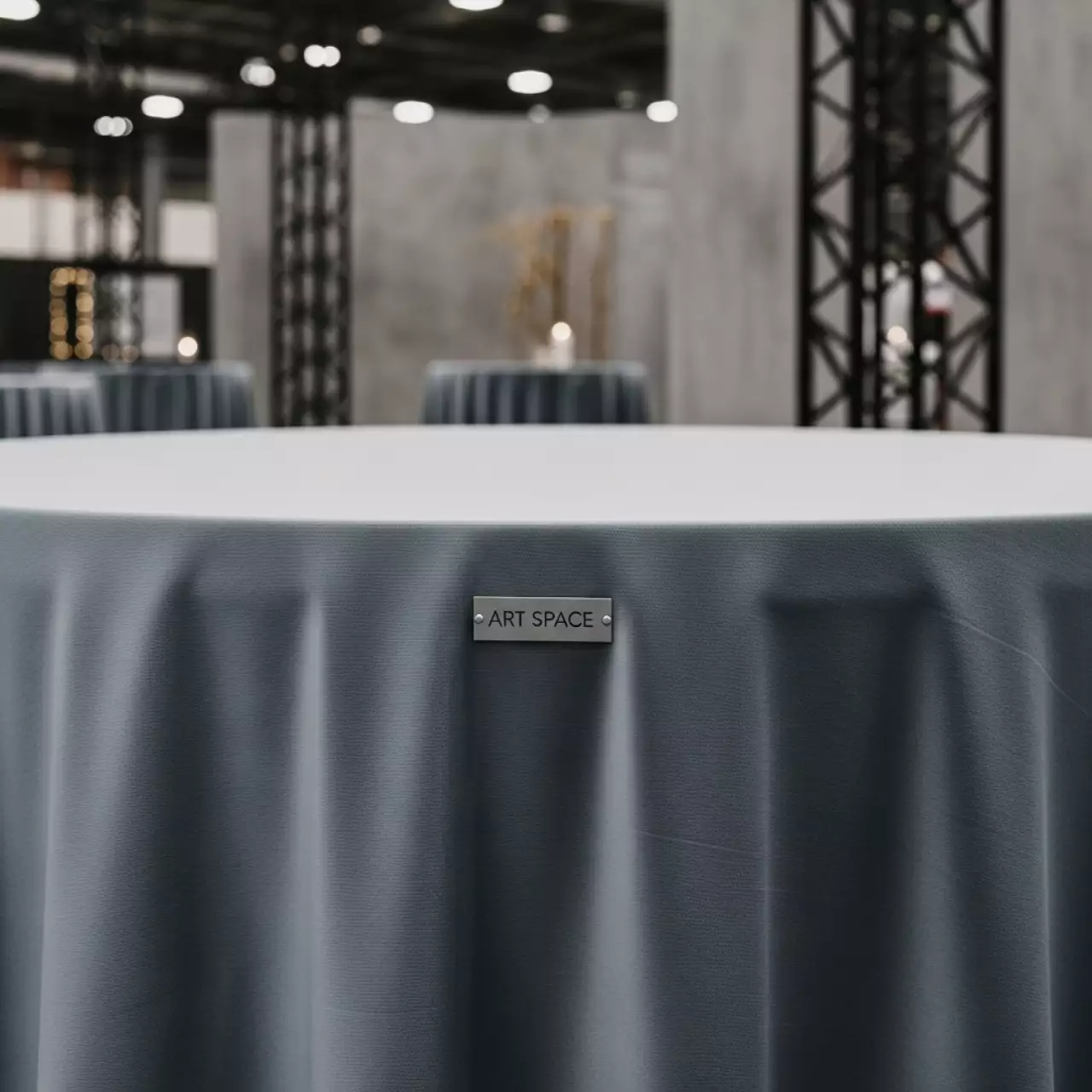 Аренда Скатерть круглая бархатная серо голубая в Delta Sirius — ART SPACE