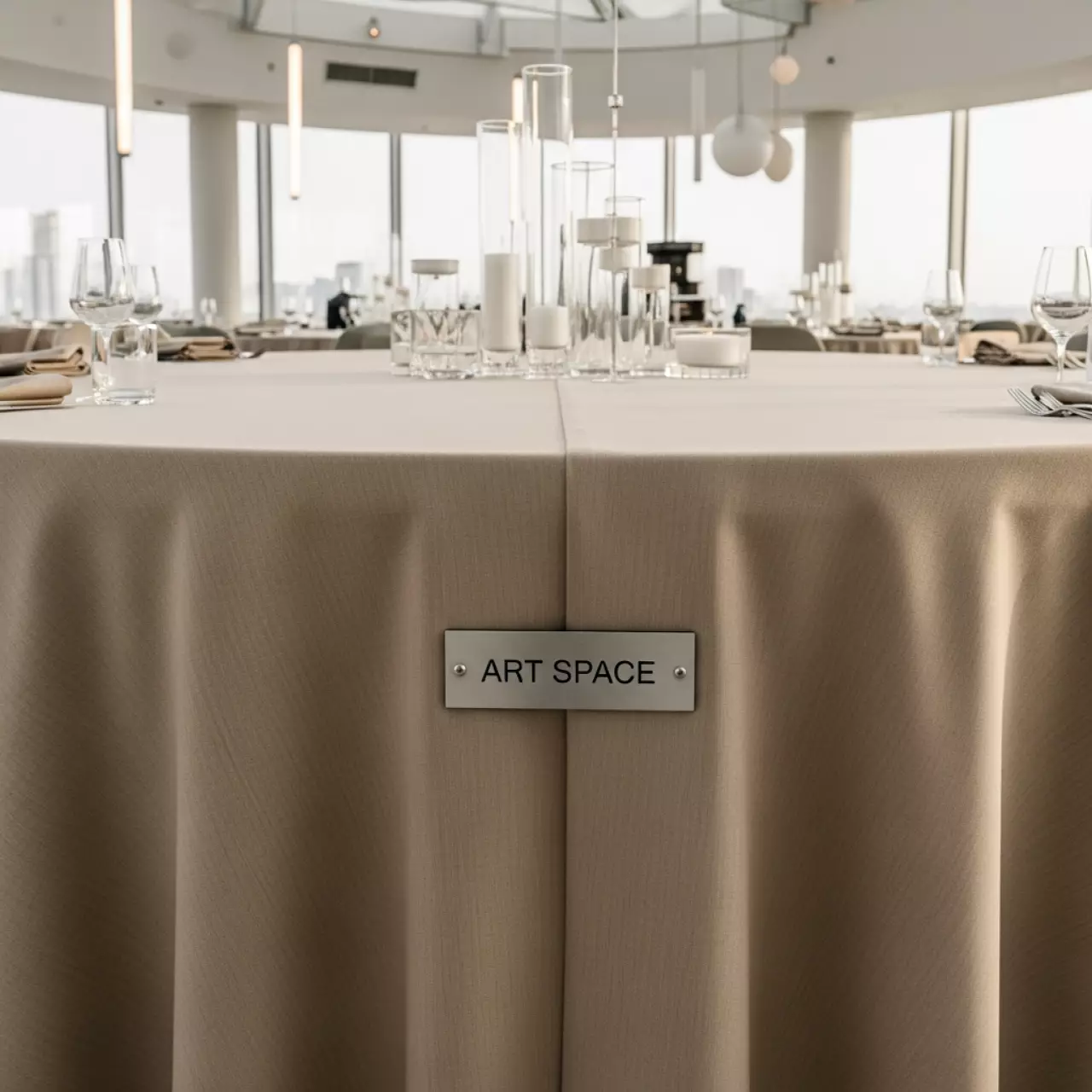 Аренда Скатерть круглая бежевая диаметром 3,3 м в ресторане «Voda» — ART SPACE