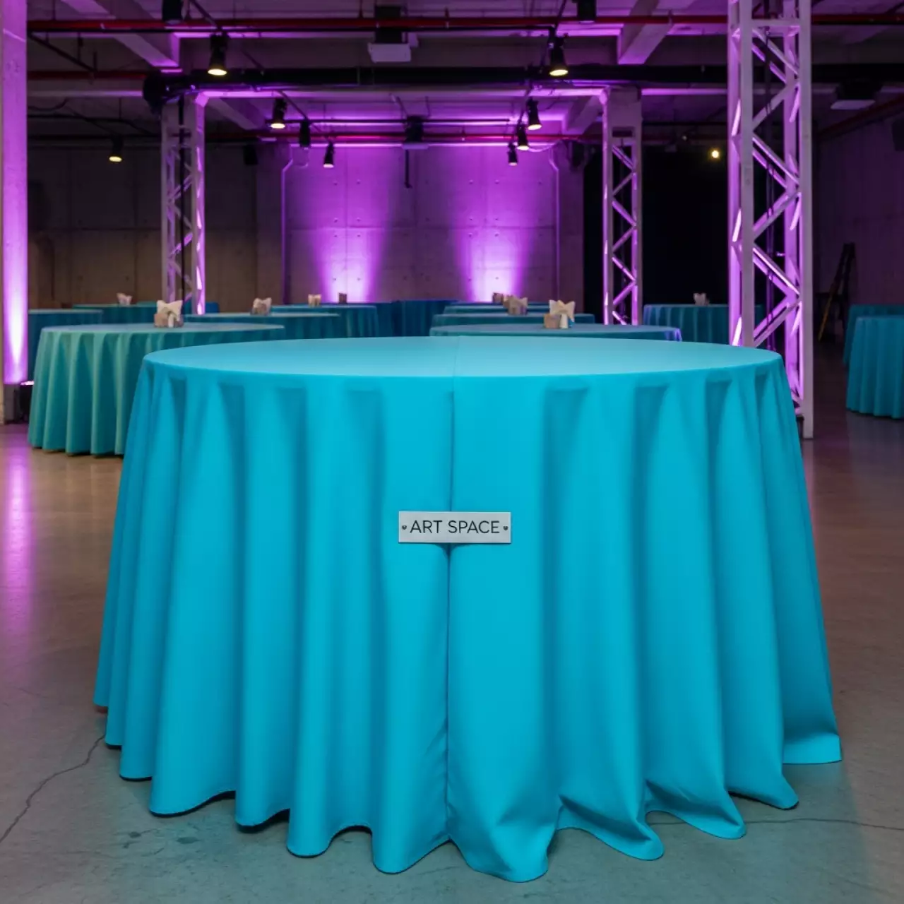 Аренда Скатерть круглая бирюзовая 3,3 м в ресторане «Высота 5642» — ART SPACE
