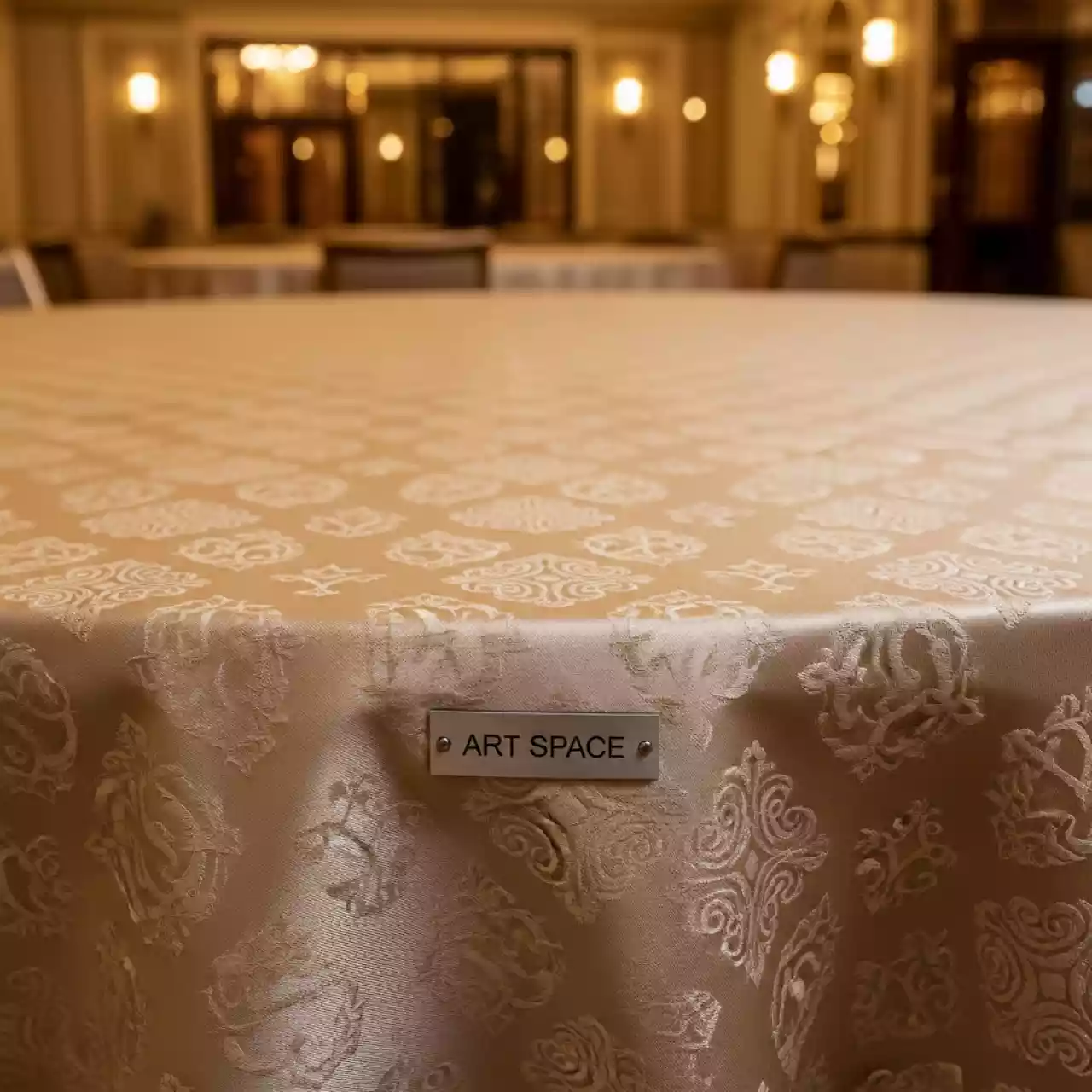 Аренда Скатерть круглая диаметр 2,2 м журавинка шампань вензель в Гранд Отель Поляна — ART SPACE