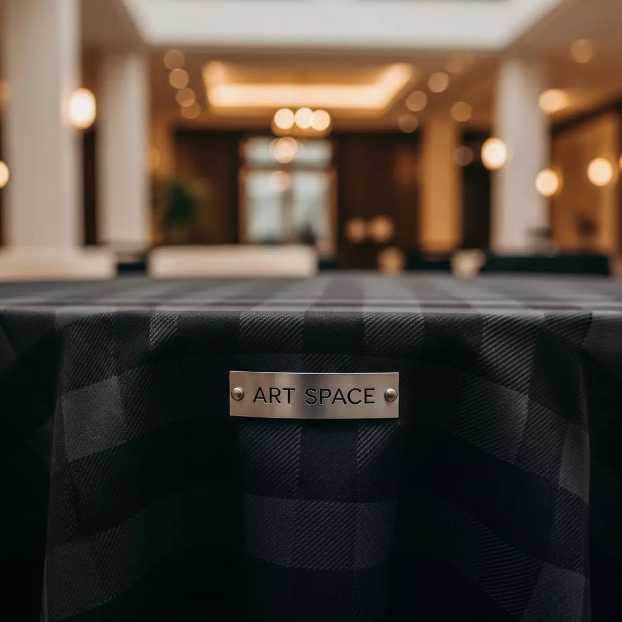 Аренда Скатерть круглая габардин черная 3300 мм в Boutique Hotel PORTUM 1905 — ART SPACE