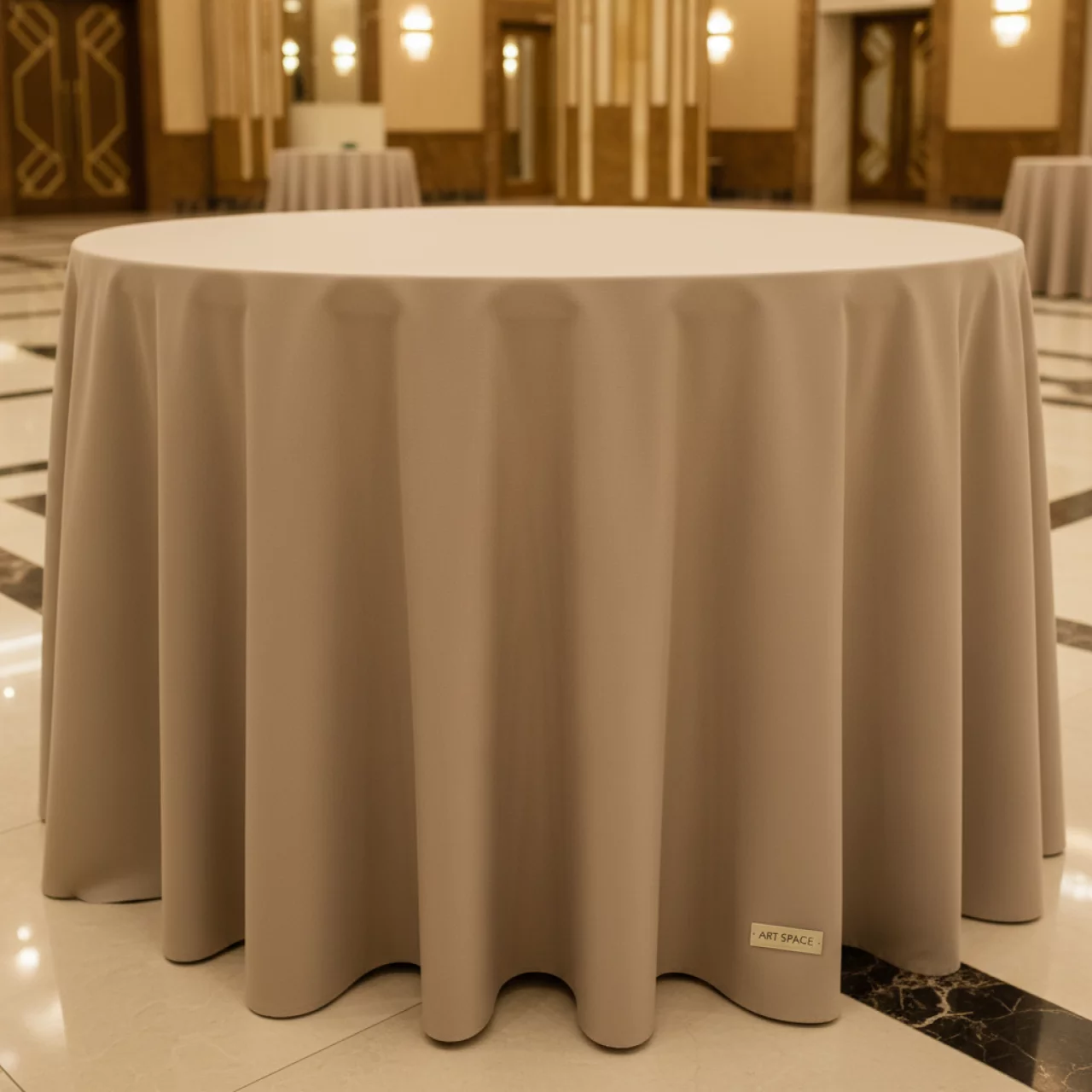 Аренда Скатерть круглая Габардин светло бежевая 2300 мм в Grand Karat Sochi — ART SPACE
