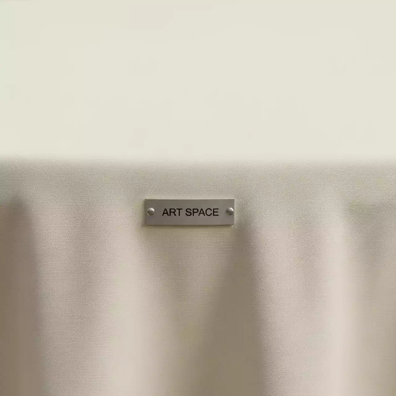 Аренда Скатерть круглая габардиновая бесшовная ванильная Тенор в ресторане «Магеллан» — ART SPACE