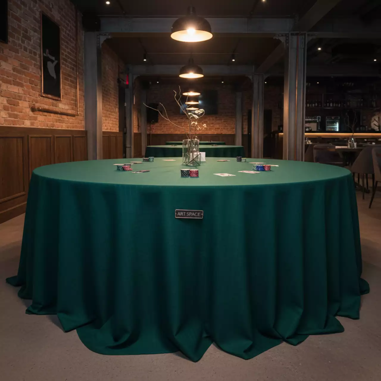 Аренда Скатерть круглая габардиновая изумрудная 3300 мм в ресторане «Магеллан» — ART SPACE
