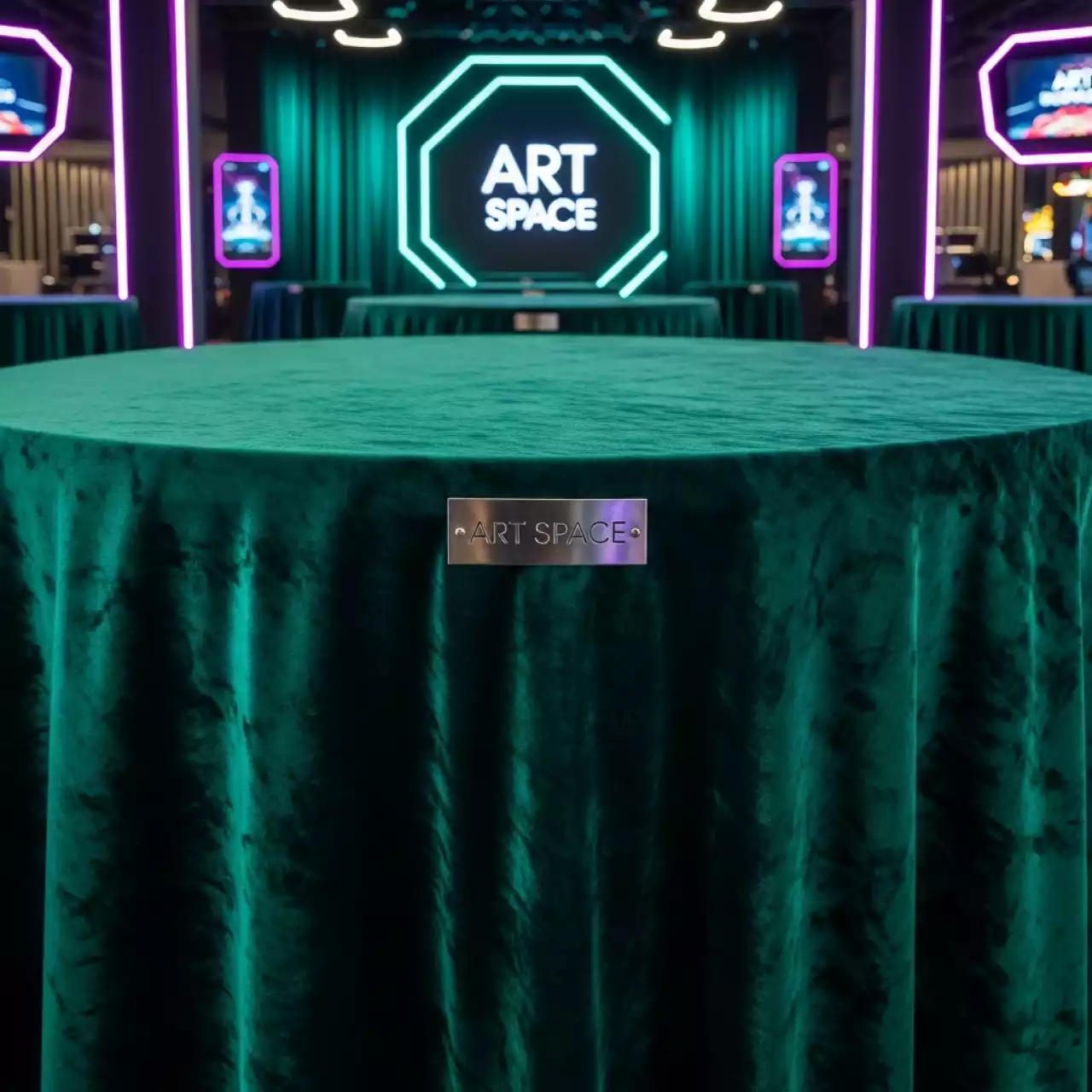 Аренда Скатерть круглая Мраморный Бархат зеленый 3300 мм в казино «Сочи» — ART SPACE