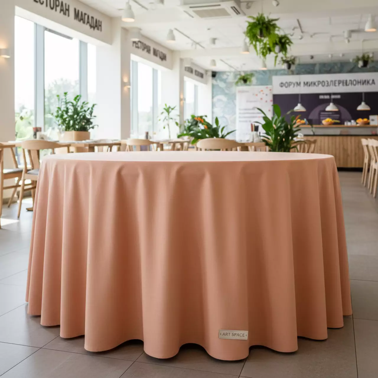 Аренда Скатерть круглая Pantone 475 персиковая в ресторане «Магадан» — ART SPACE