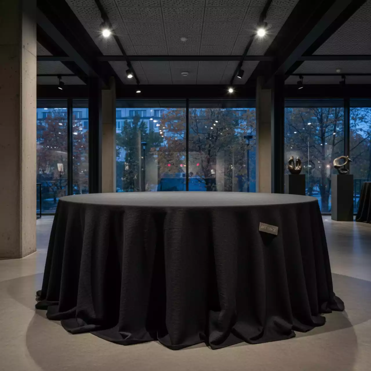 Аренда Скатерть круглая ричард черная 3000 мм в ресторане «La Terrazza» — ART SPACE