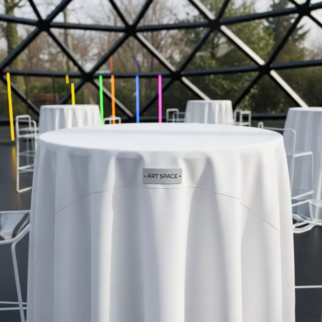 Аренда Скатерть круглая журавинка диаметр 3 м белая гладь 2 стачных шва в парке «Ривьера» — ART SPACE