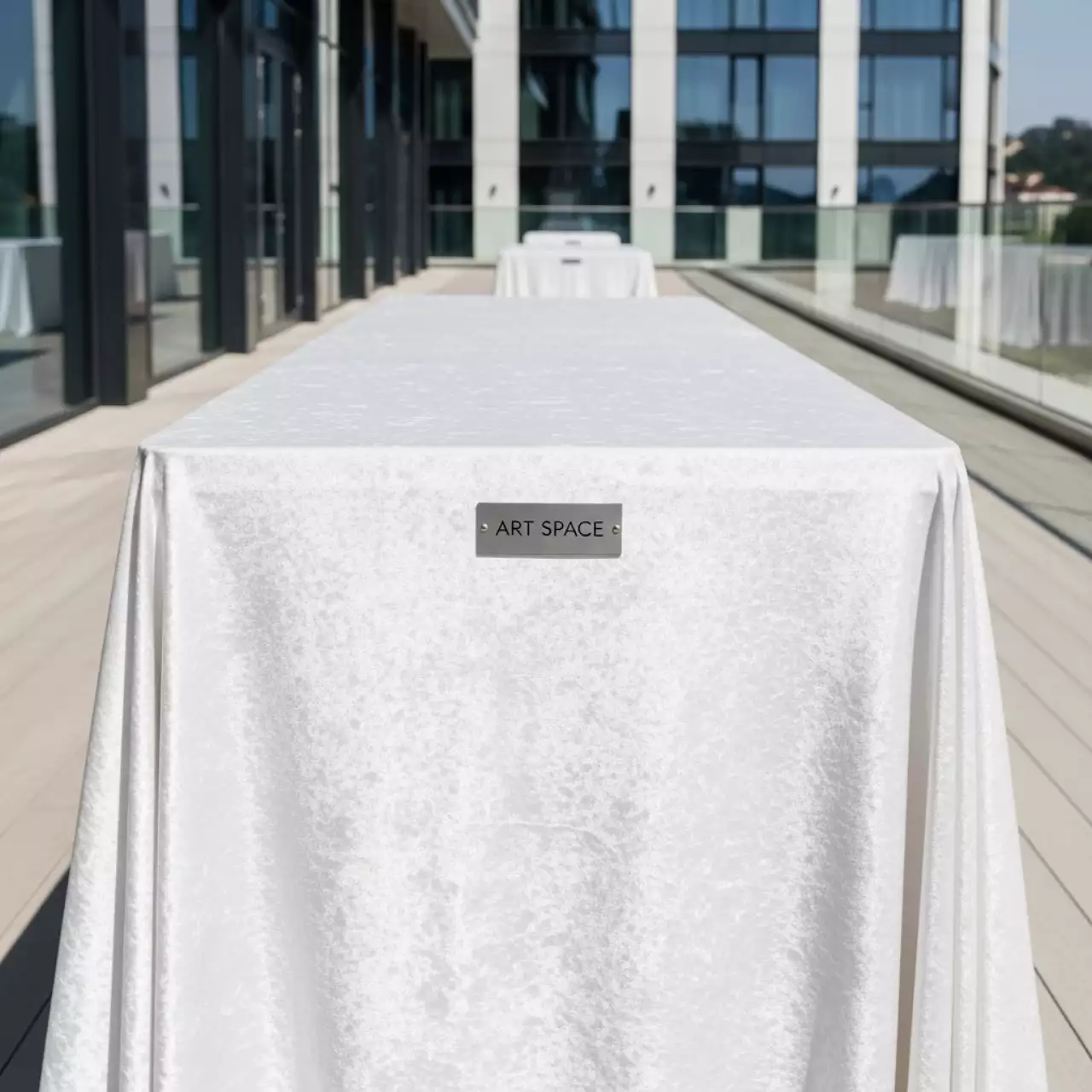 Аренда Скатерть прямая широкая бархатная белая в Grand Karat Sochi — ART SPACE