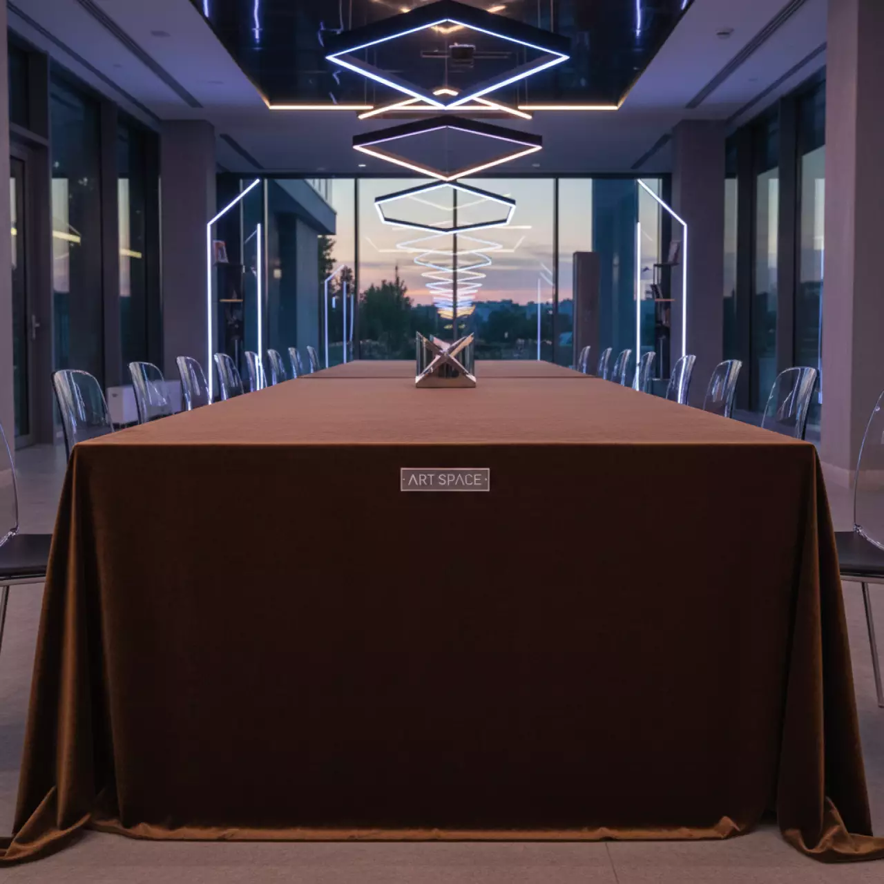 Аренда Скатерть прямая широкая бархатная цвет горький шоколад в Imeretinskiy Hotel — ART SPACE